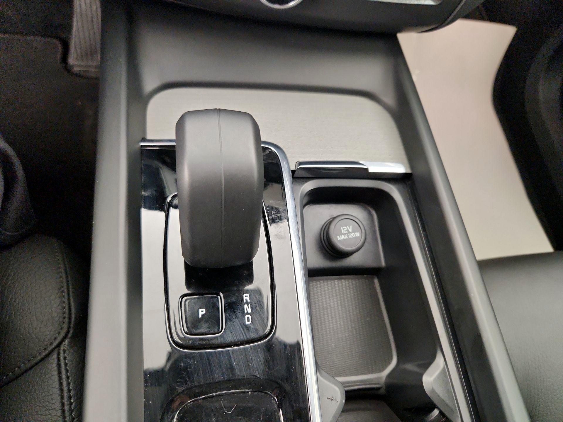 Thumbnail: 2025 Volvo XC60 - 17
