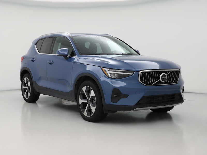 2025 Volvo XC40 B5 Plus Bright Theme