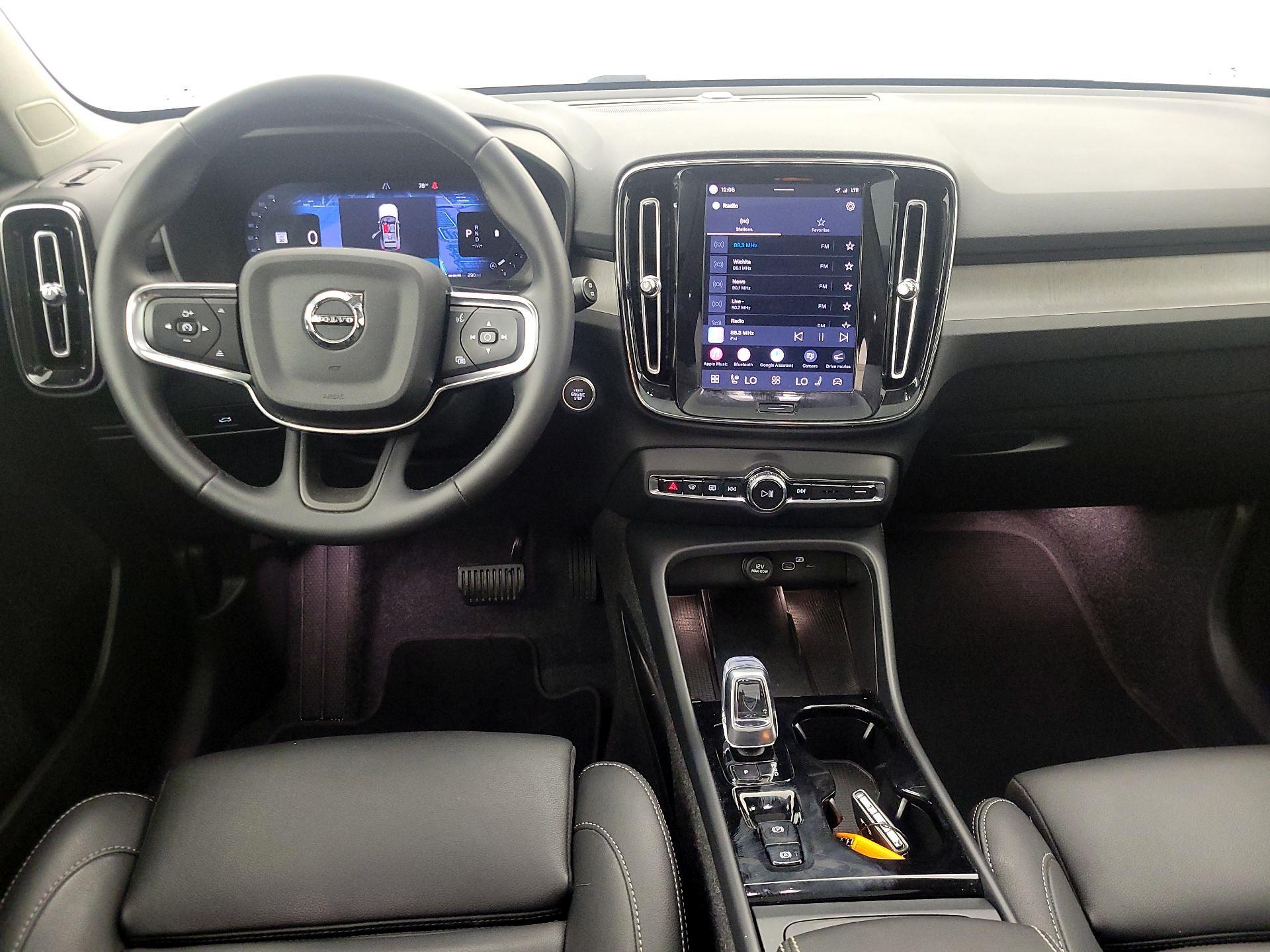 Thumbnail: 2025 Volvo XC40 - 9