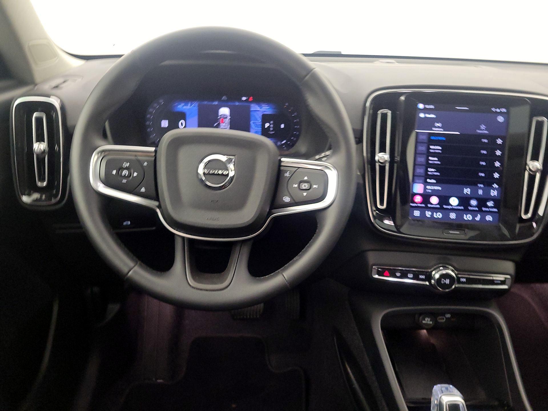 Thumbnail: 2025 Volvo XC40 - 10