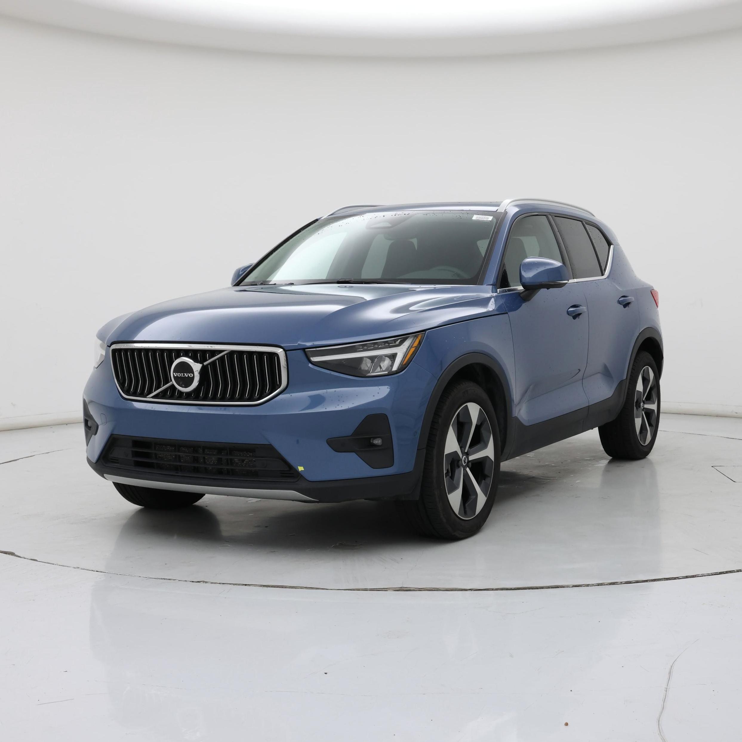 Thumbnail: 2025 Volvo XC40 - 4