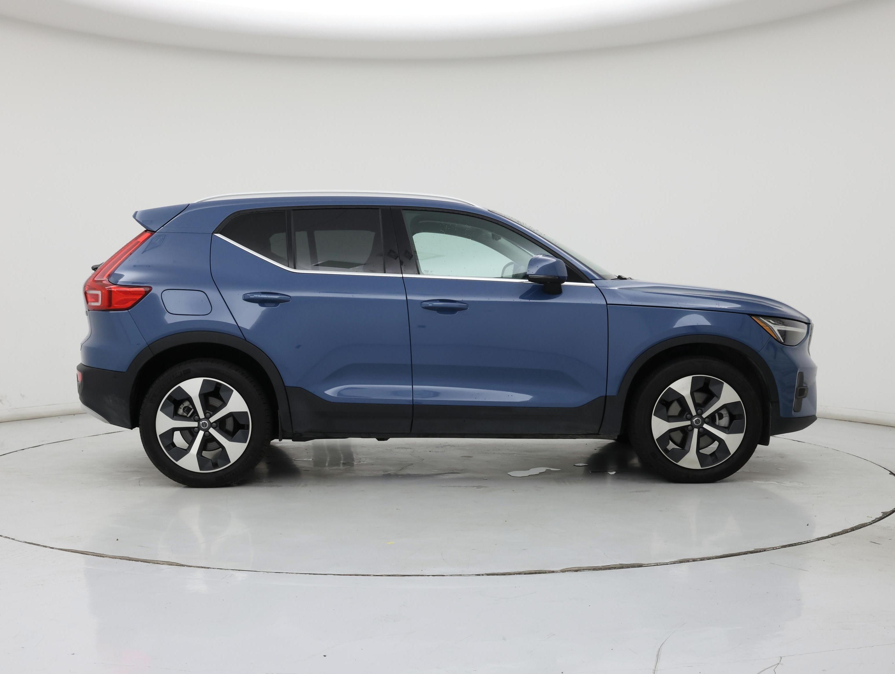 Thumbnail: 2025 Volvo XC40 - 7