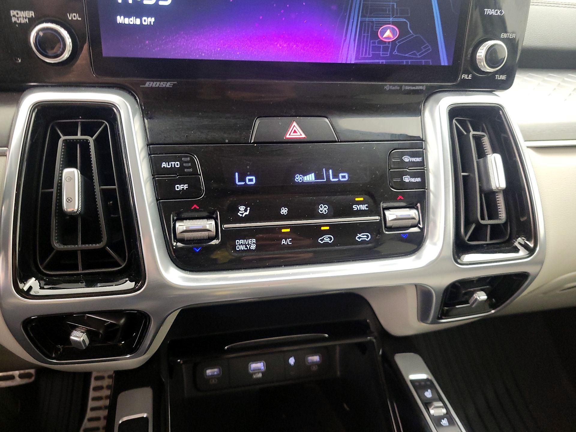 Thumbnail: 2023 Kia Sorento - 17
