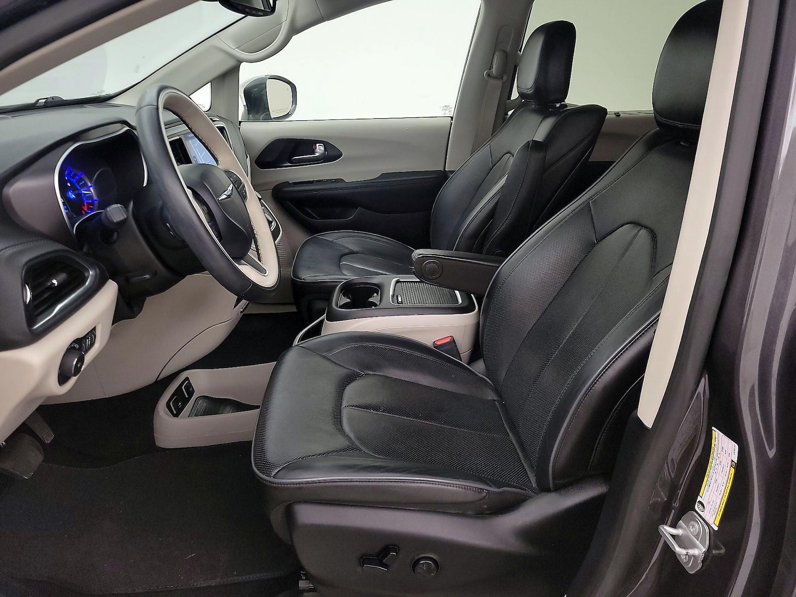 2020 Chrysler Pacifica Hybrid Limited - Photo 12