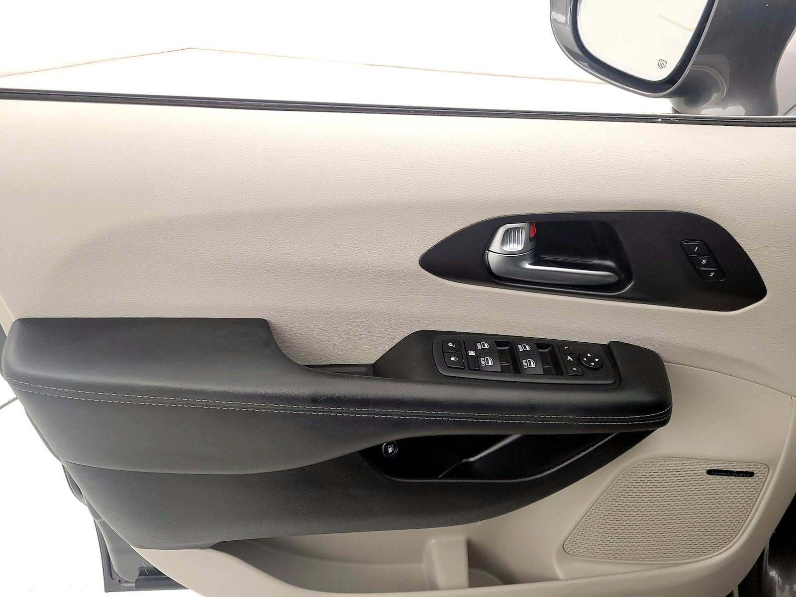 2020 Chrysler Pacifica Hybrid Limited - Photo 13