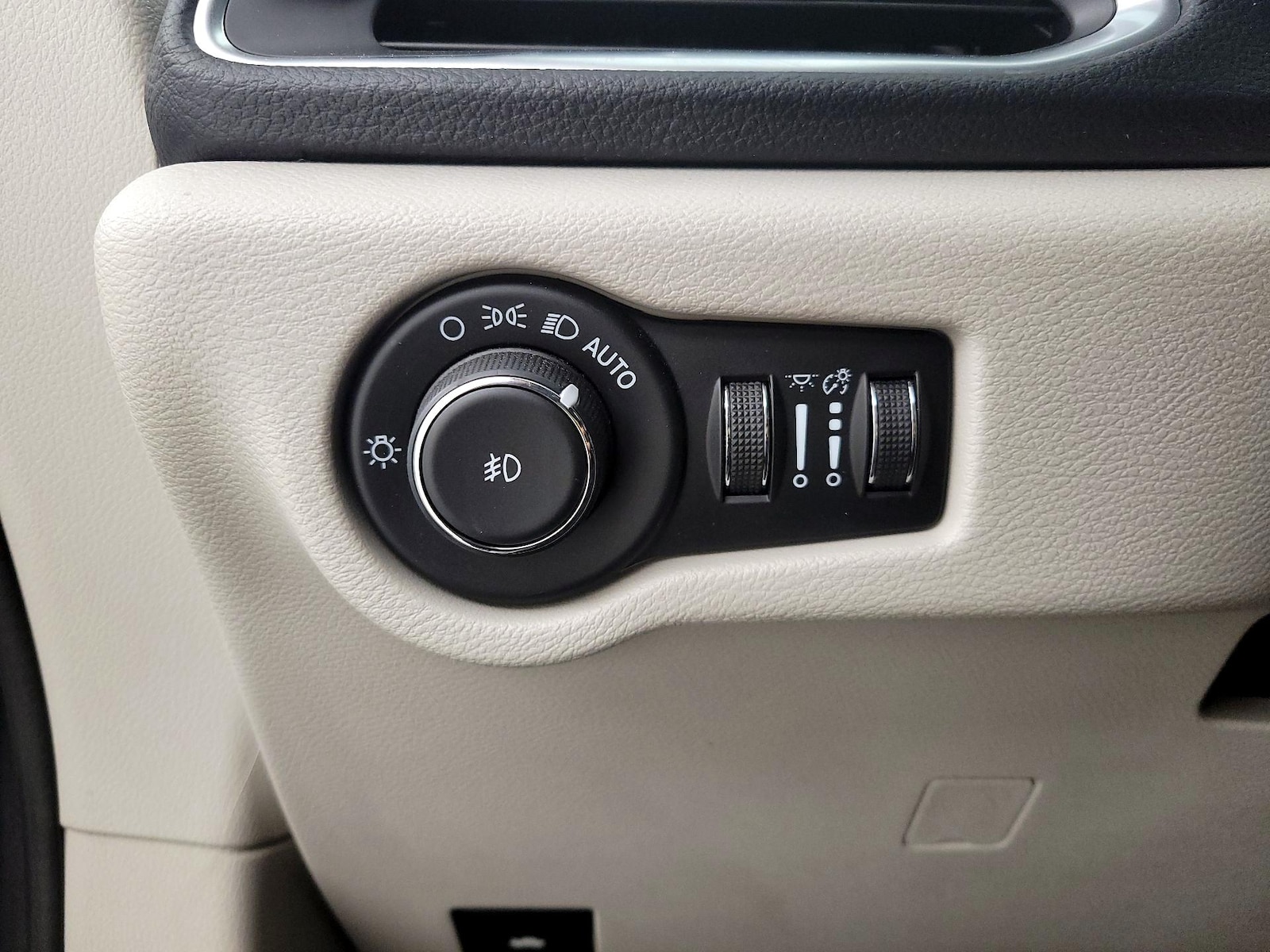 2020 Chrysler Pacifica Hybrid Limited - Photo 14
