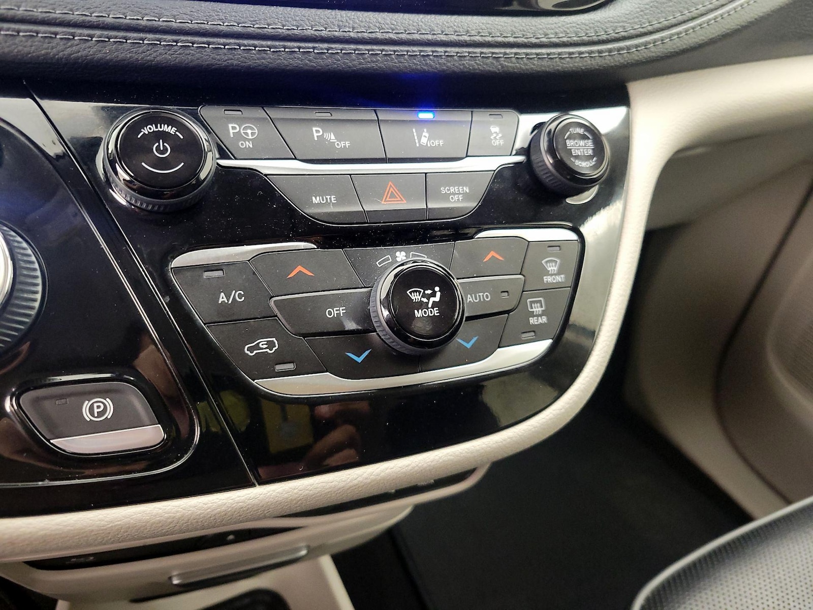 2020 Chrysler Pacifica Hybrid Limited - Photo 18