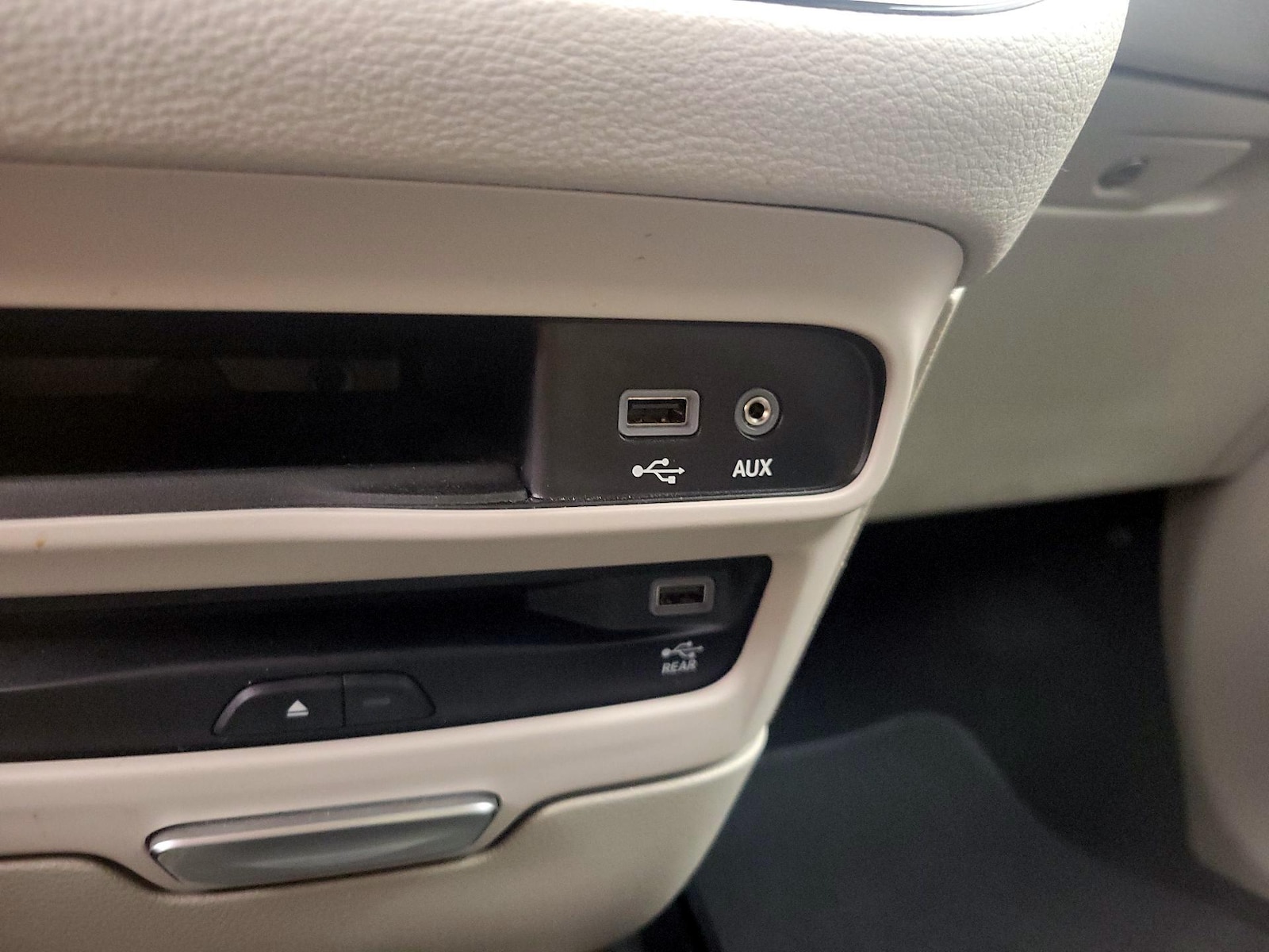 2020 Chrysler Pacifica Hybrid Limited - Photo 20