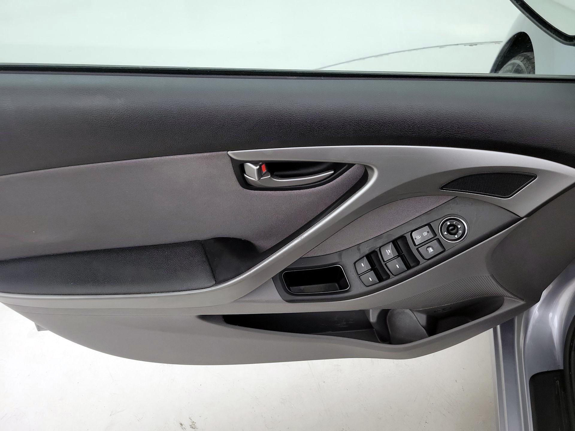 Thumbnail: 2015 Hyundai Elantra - 12