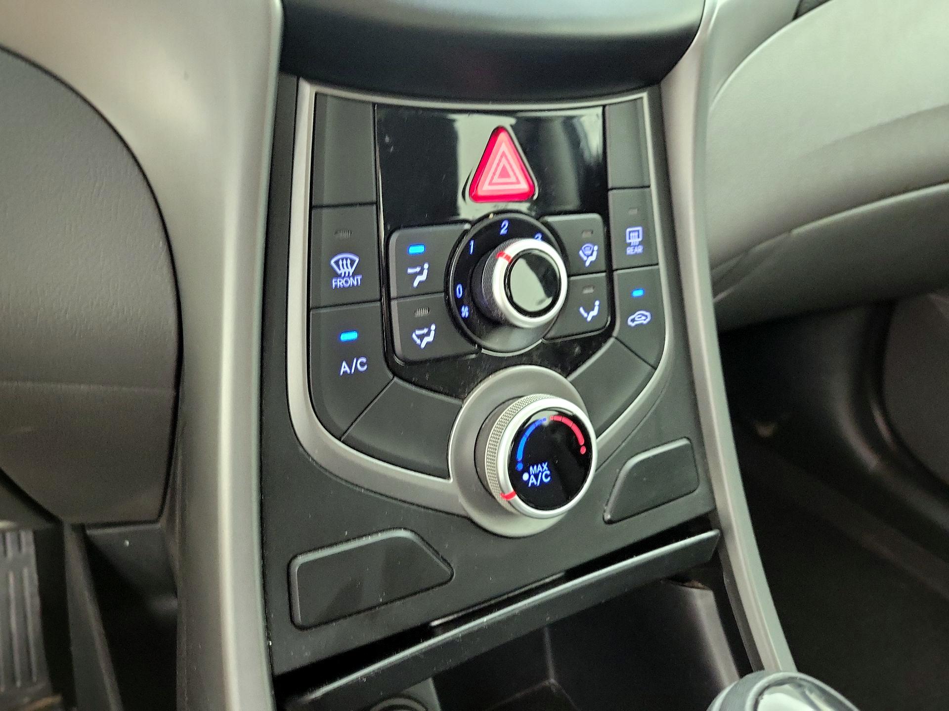 Thumbnail: 2015 Hyundai Elantra - 16