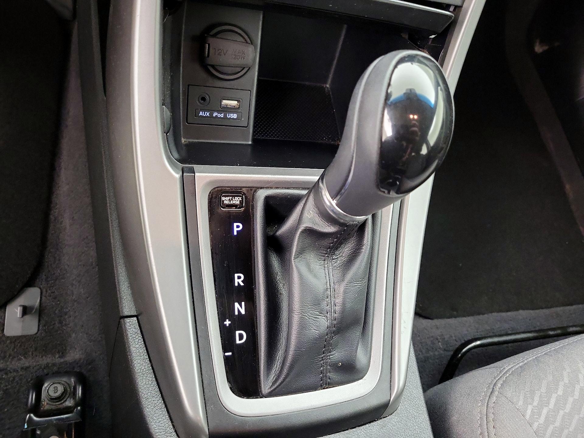Thumbnail: 2015 Hyundai Elantra - 17