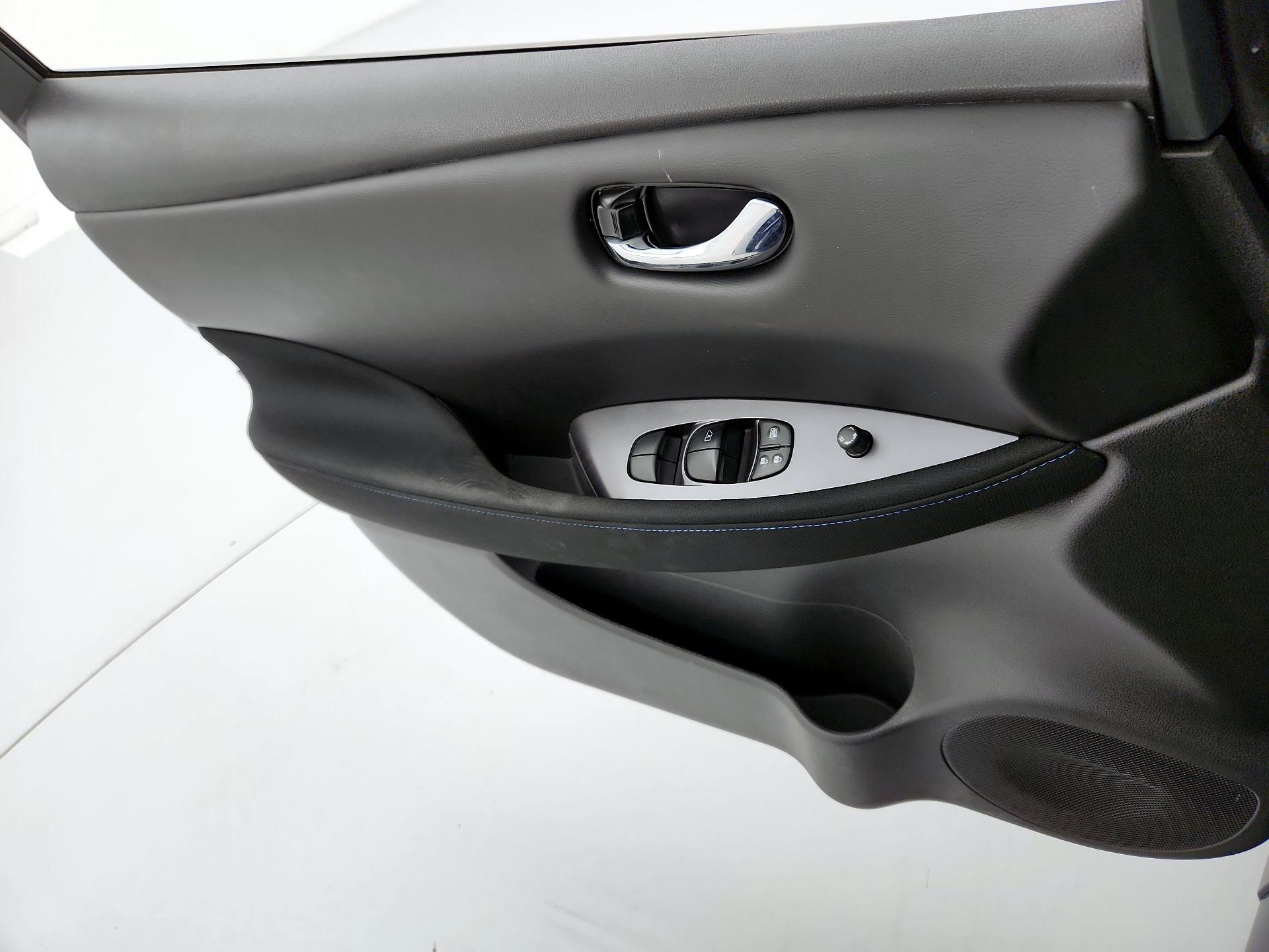 Thumbnail: 2025 Nissan Leaf - 12