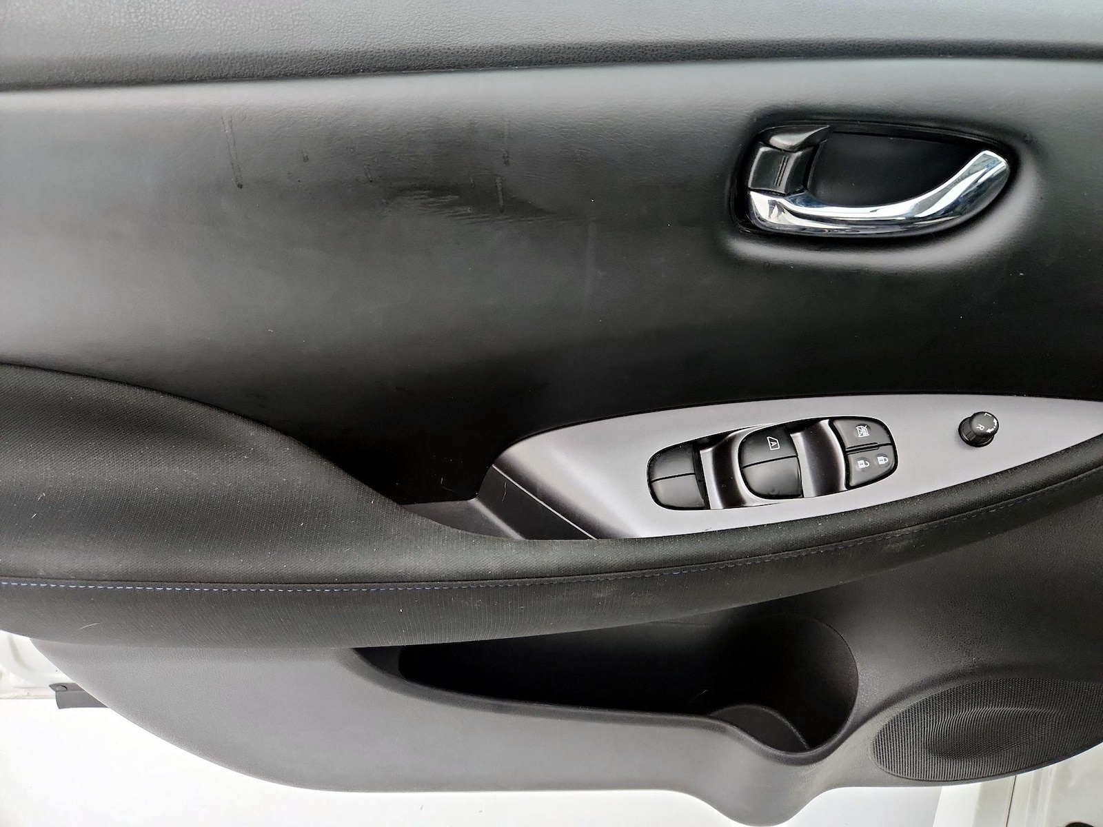 2025 Nissan Leaf S - Photo 13
