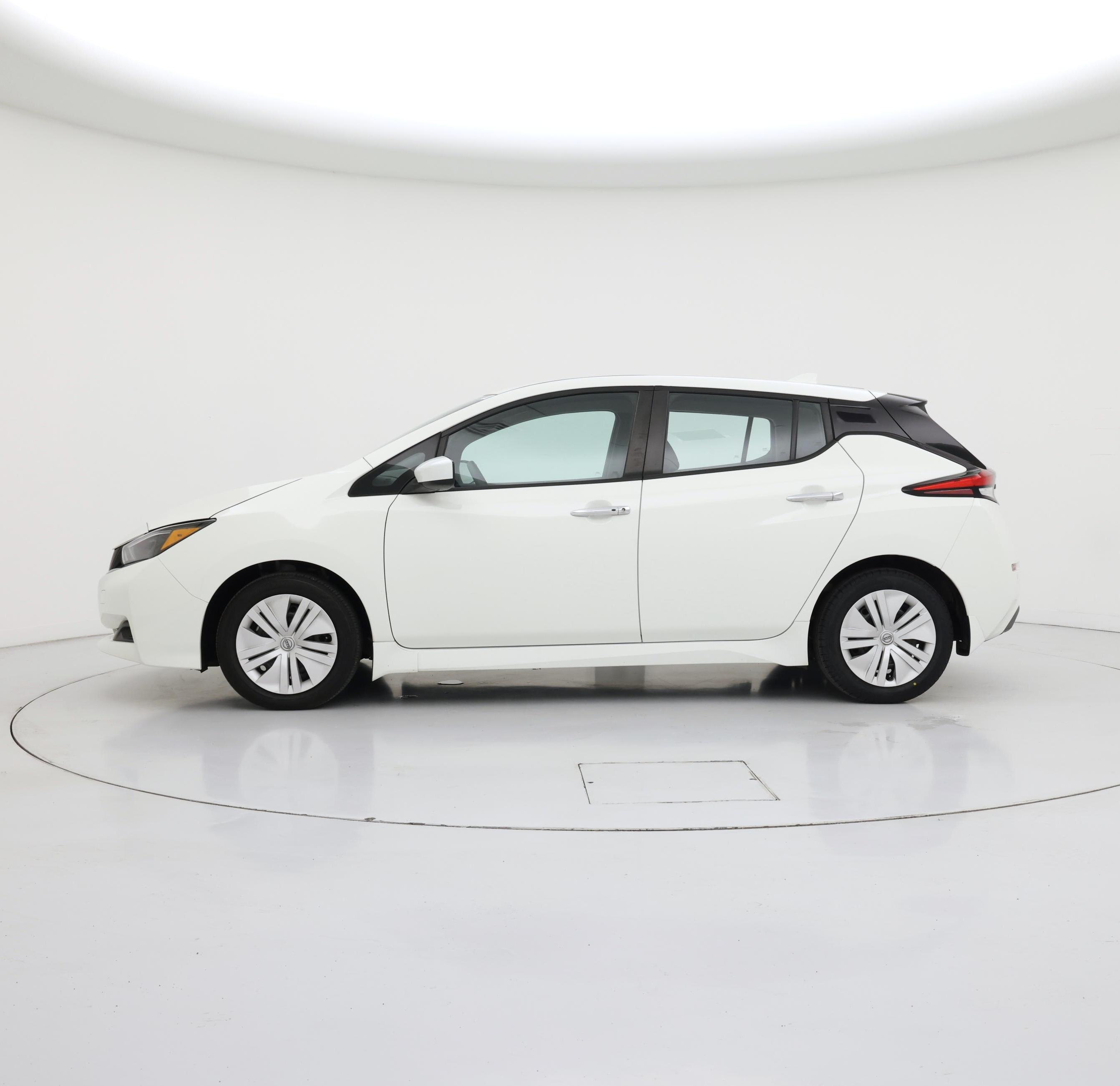 Thumbnail: 2025 Nissan Leaf - 3