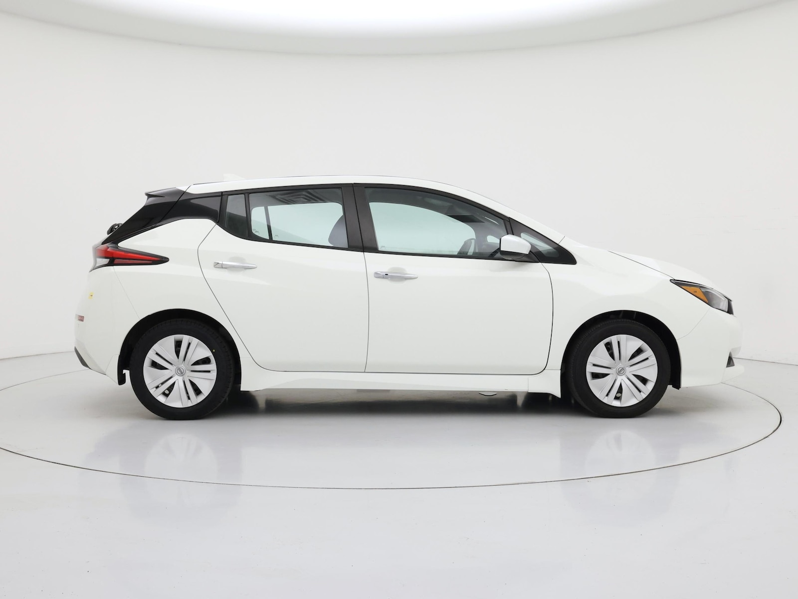 2025 Nissan Leaf S - Photo 8