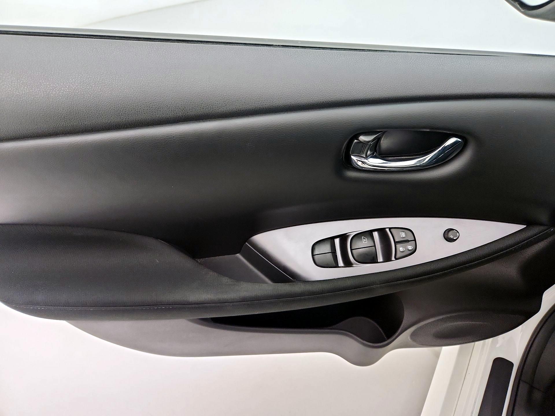 Thumbnail: 2025 Nissan Leaf - 12