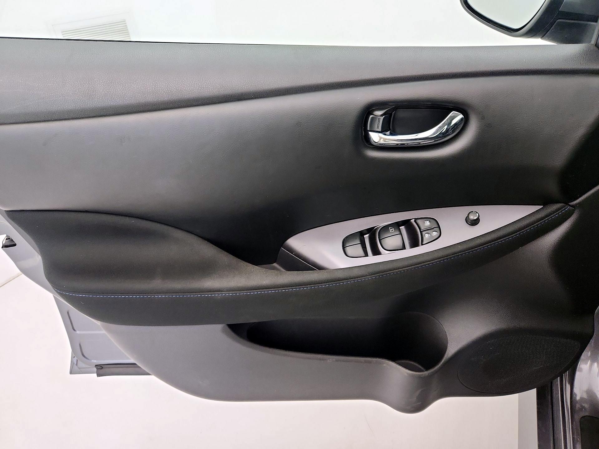 Thumbnail: 2025 Nissan Leaf - 12