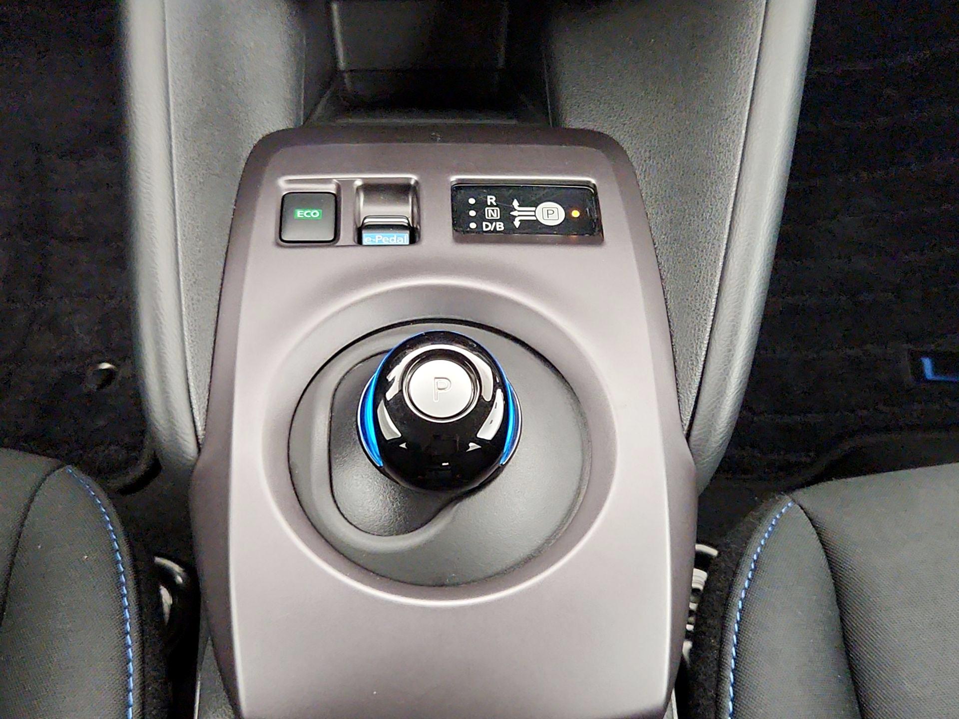 Thumbnail: 2025 Nissan Leaf - 17