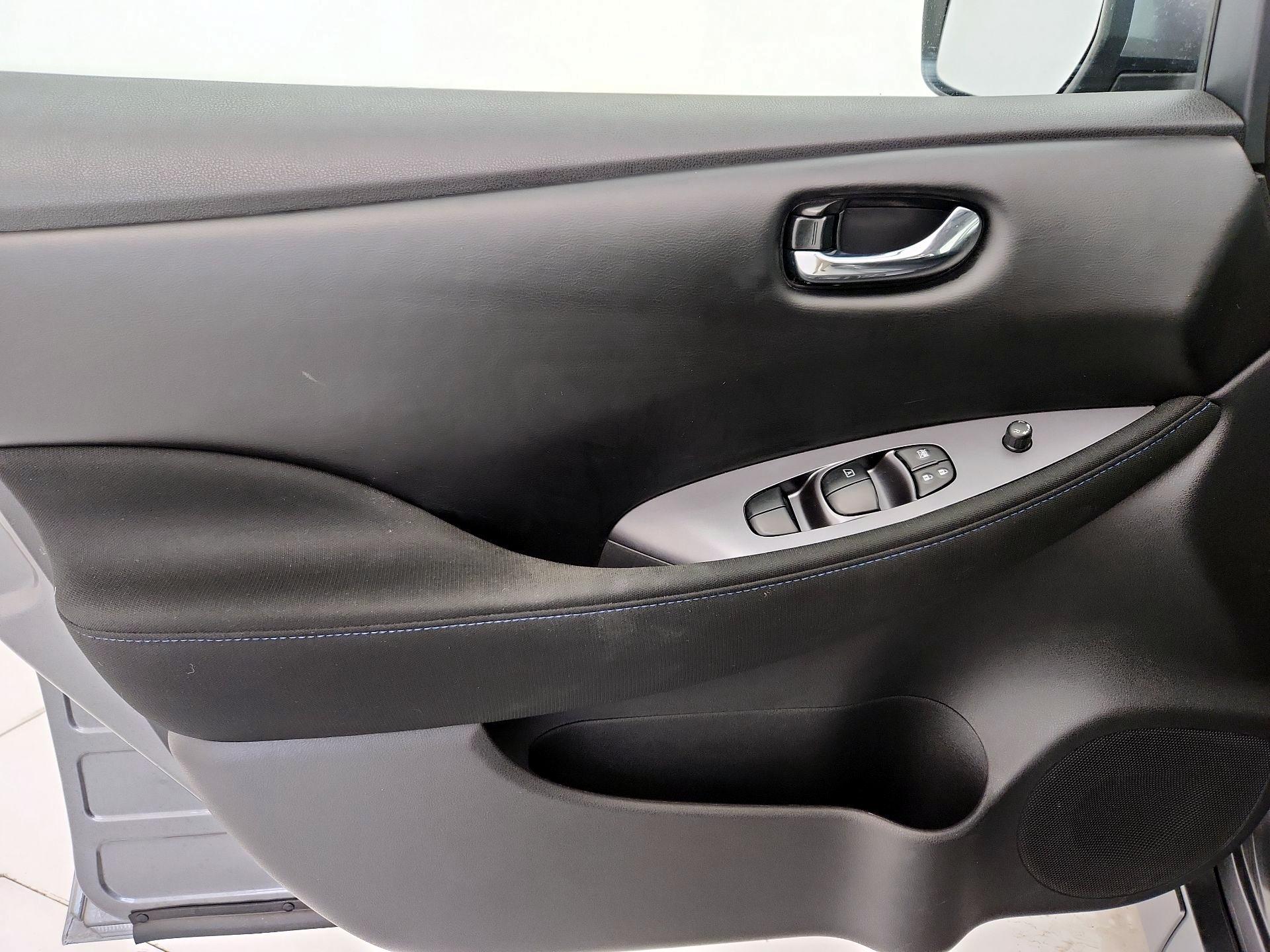 Thumbnail: 2025 Nissan Leaf - 12