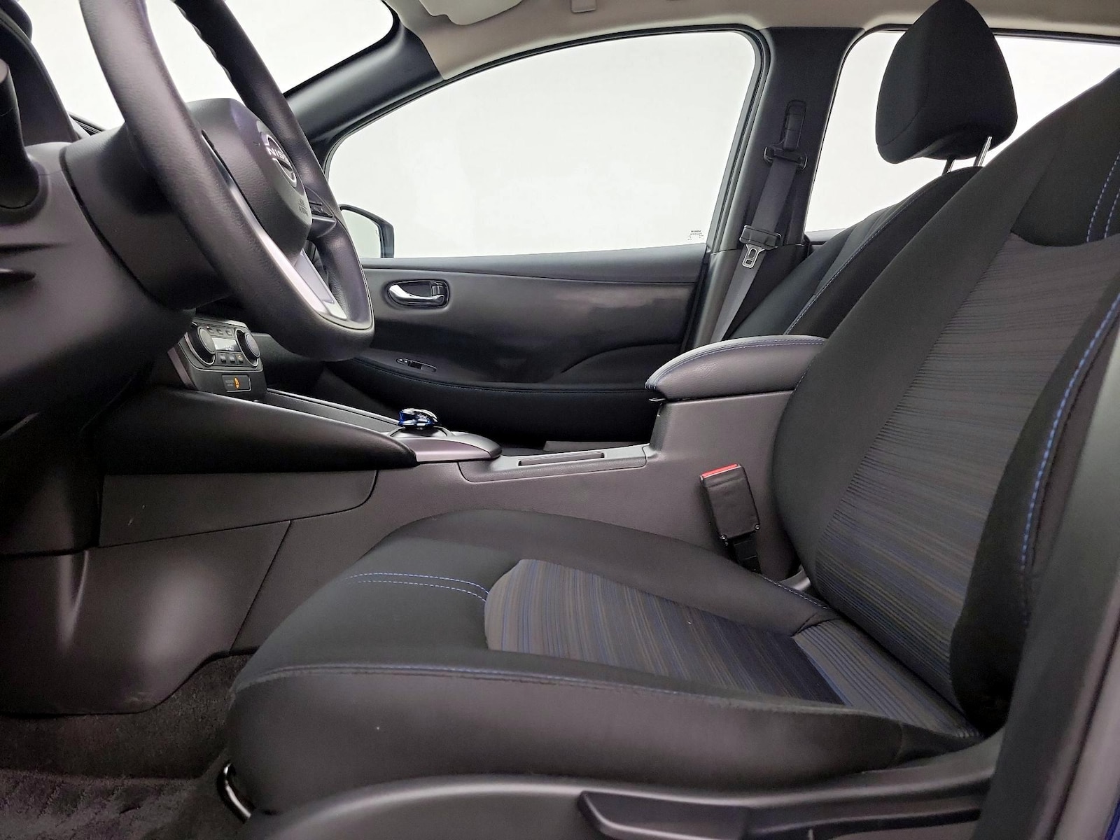2025 Nissan Leaf S - Photo 12