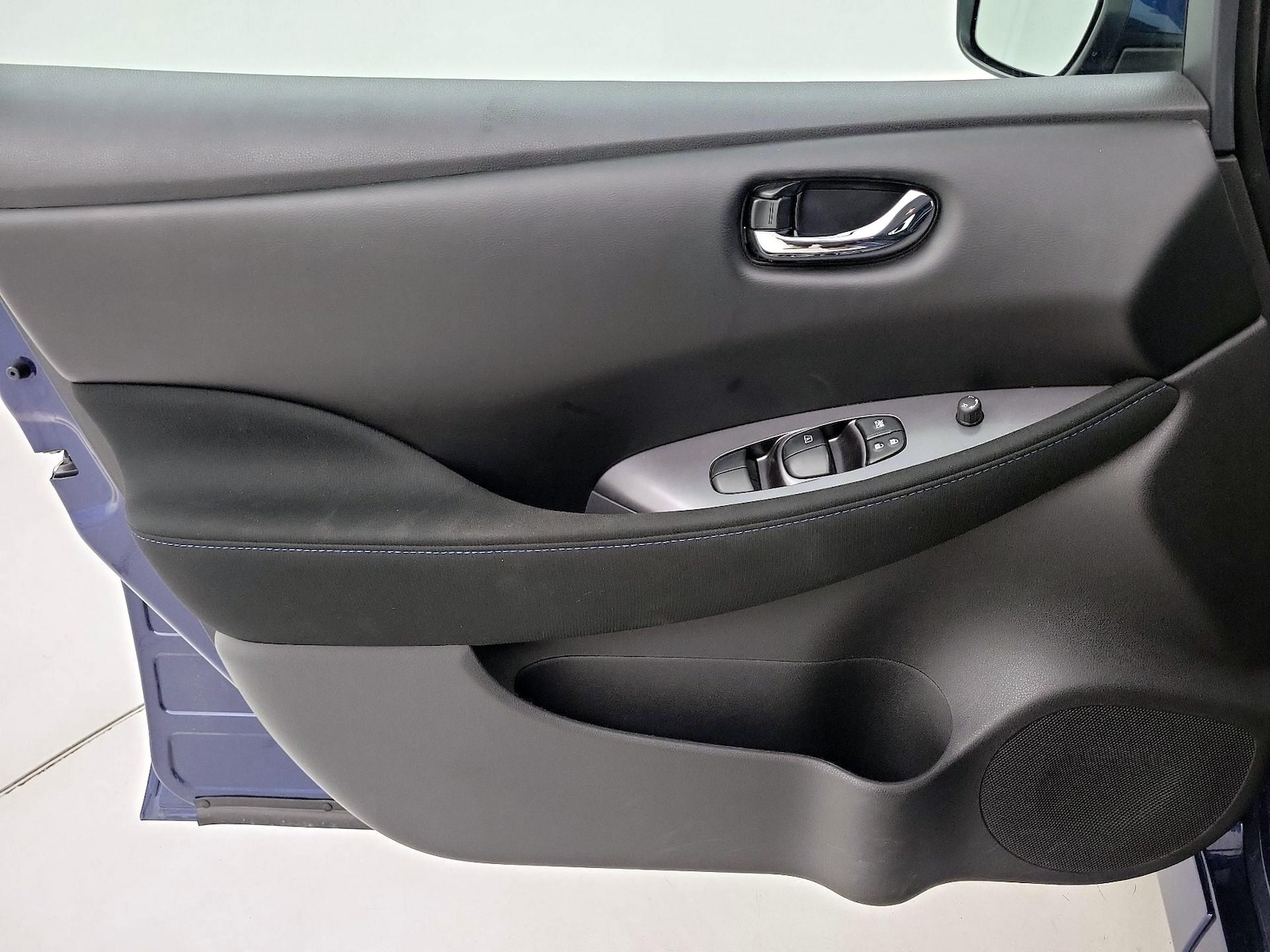 2025 Nissan Leaf S - Photo 13