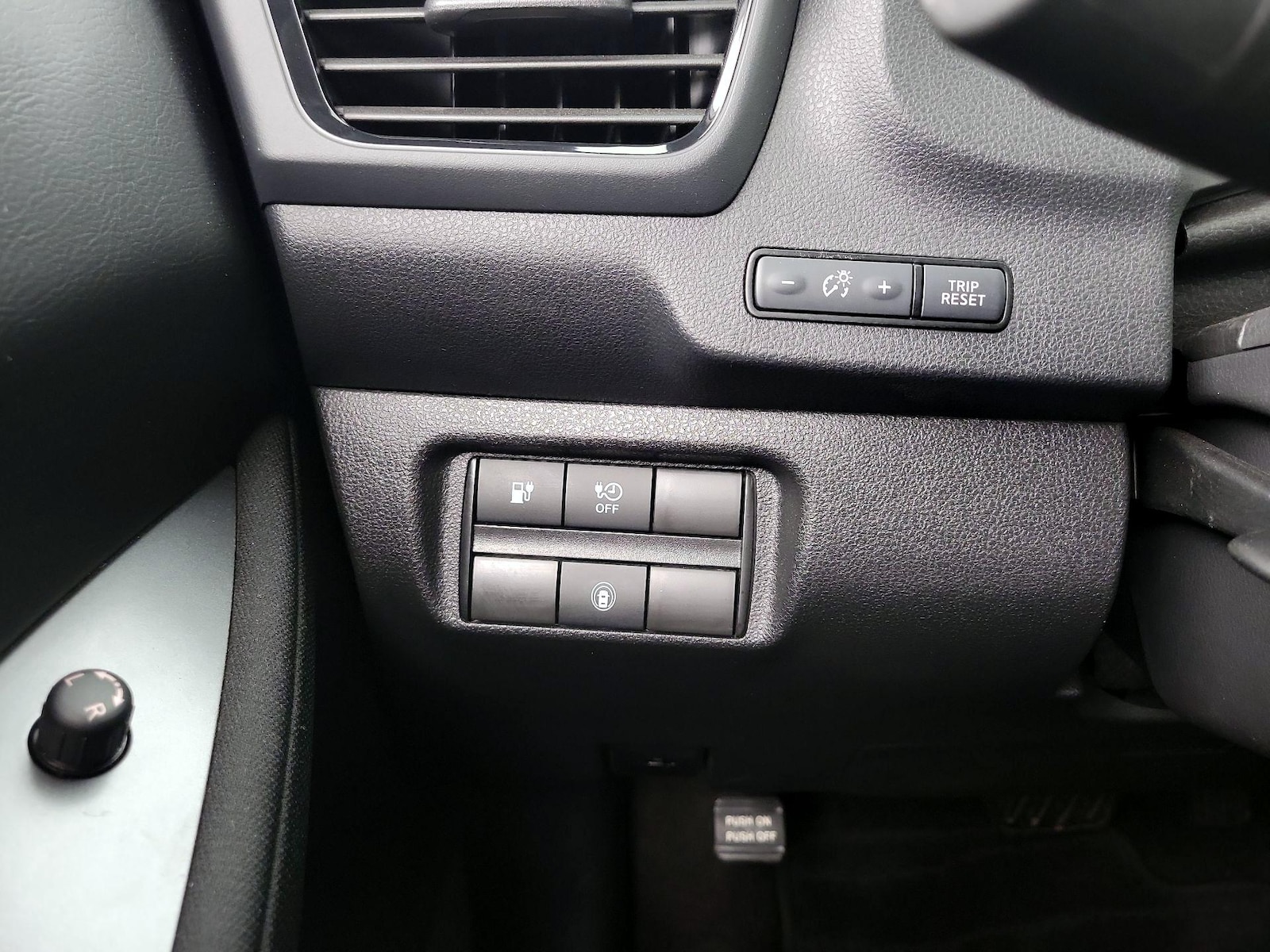 2025 Nissan Leaf S - Photo 14