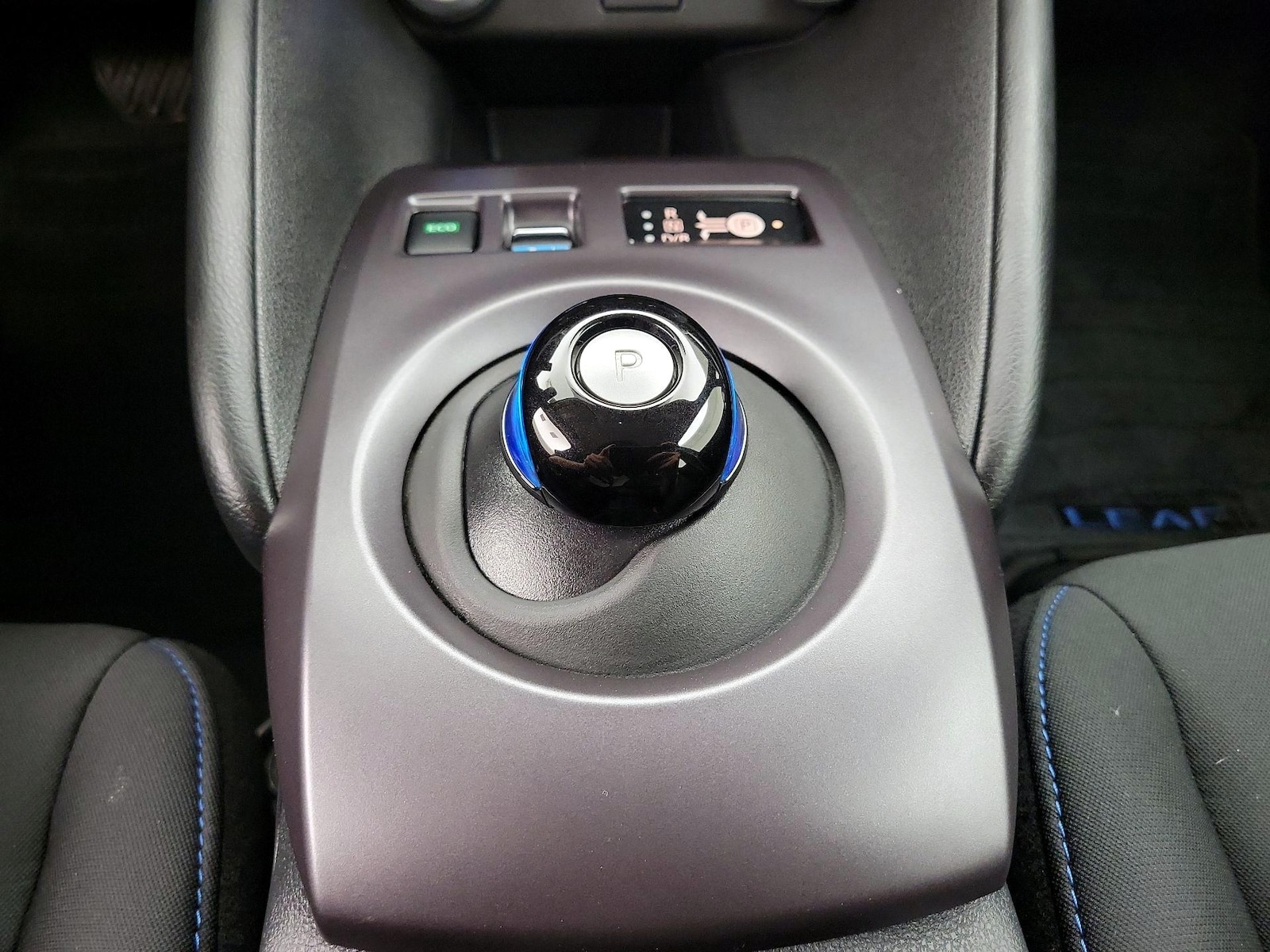 2025 Nissan Leaf S - Photo 18