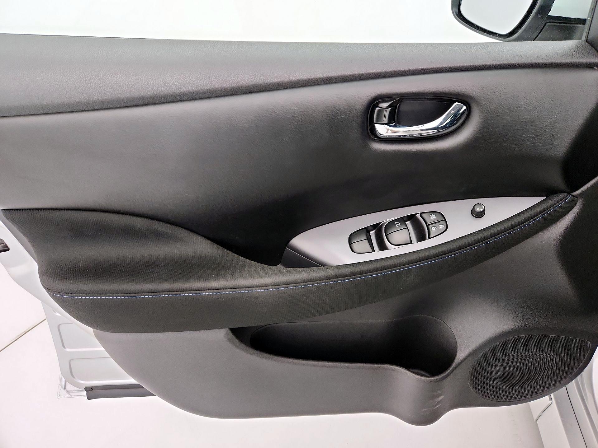 Thumbnail: 2025 Nissan Leaf - 12