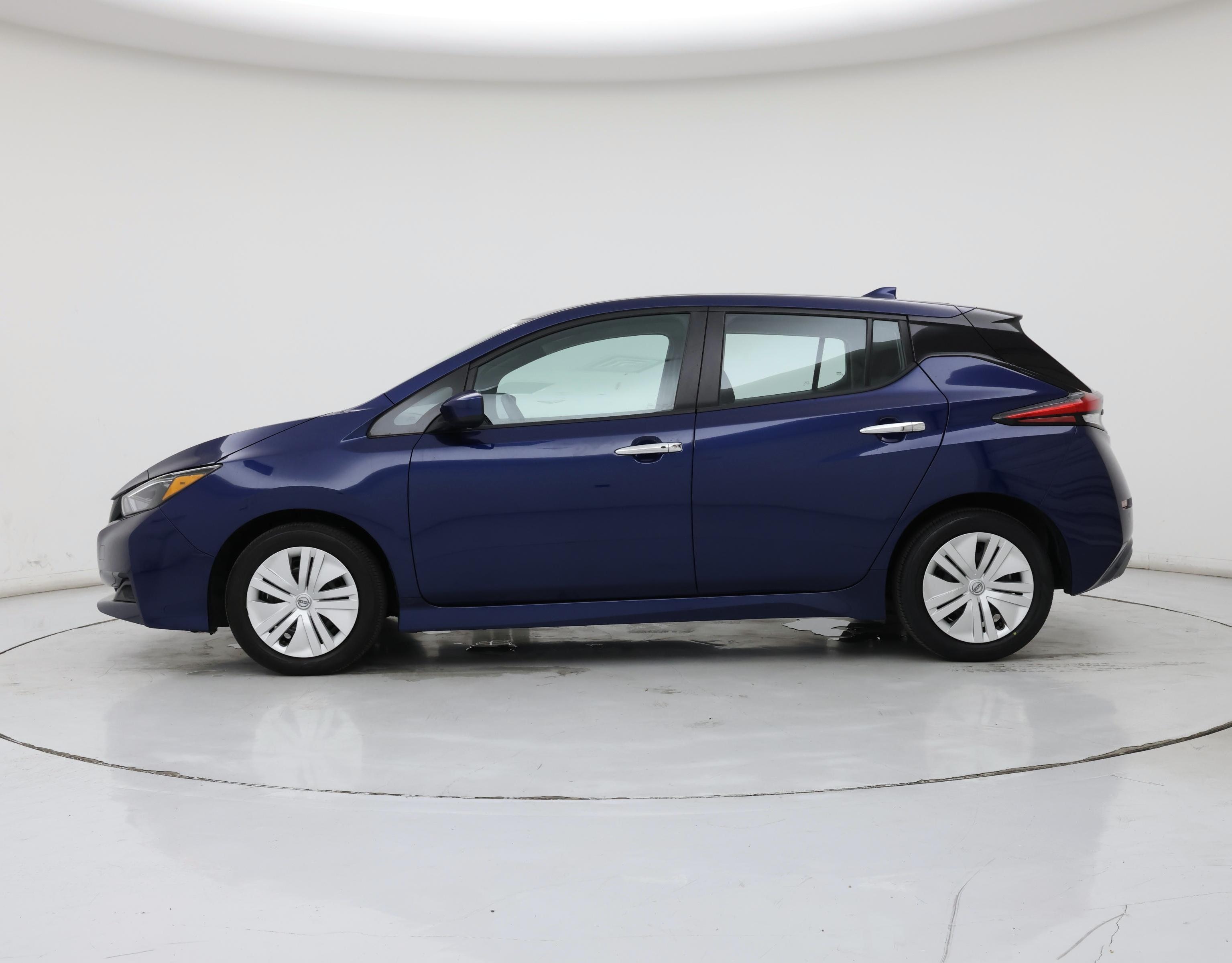Thumbnail: 2025 Nissan Leaf - 3