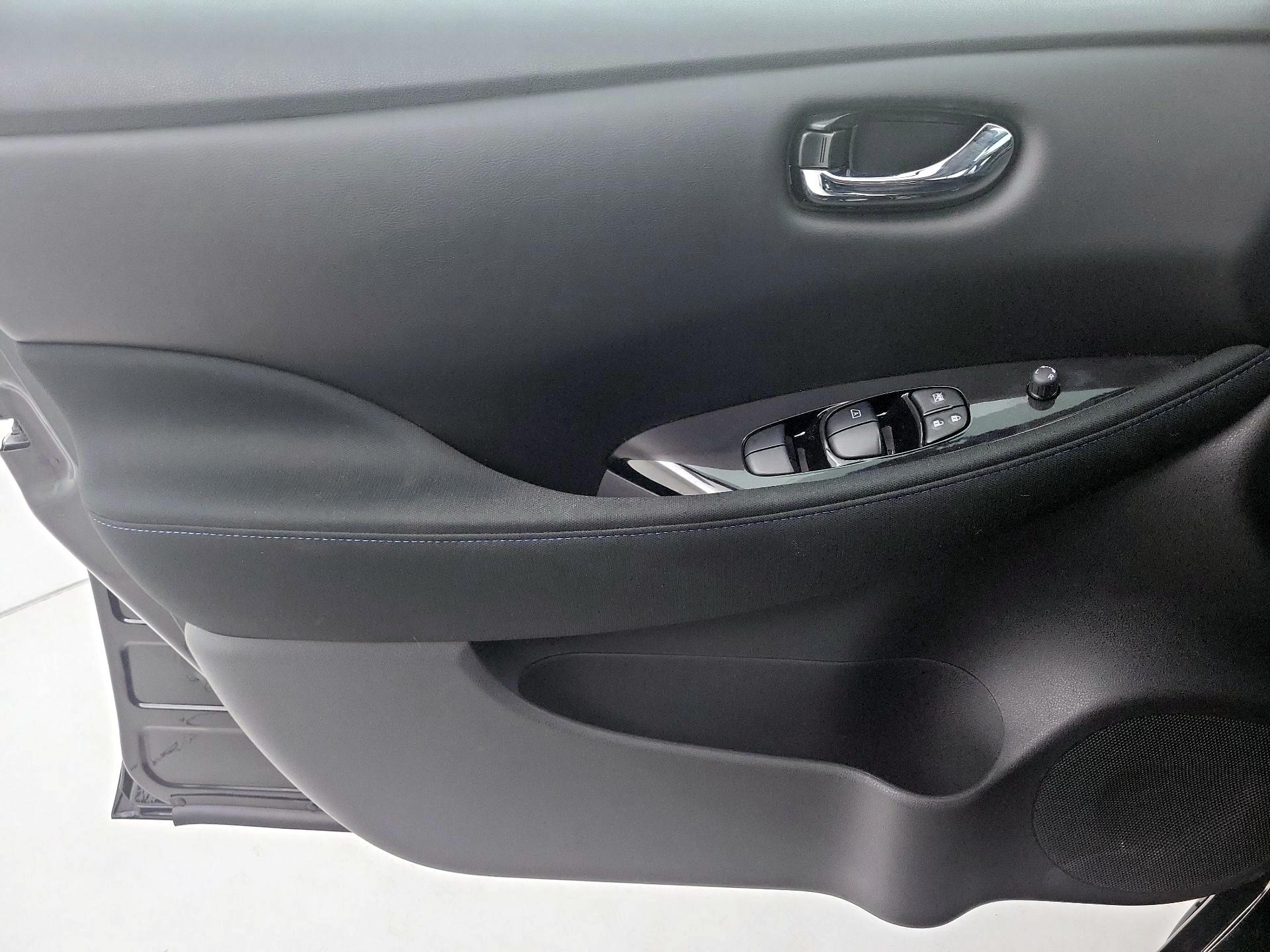 Thumbnail: 2025 Nissan Leaf - 12