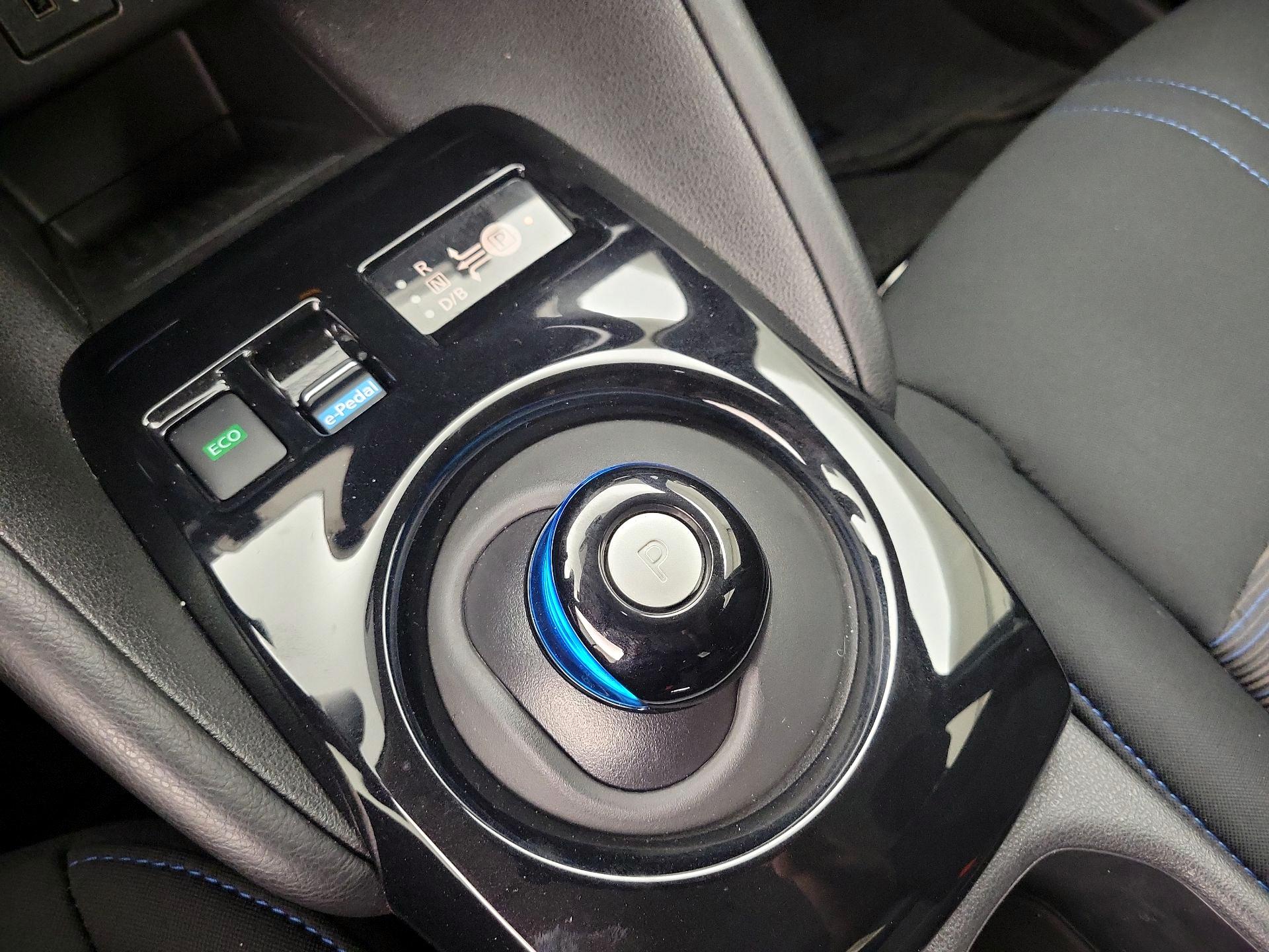 Thumbnail: 2025 Nissan Leaf - 17