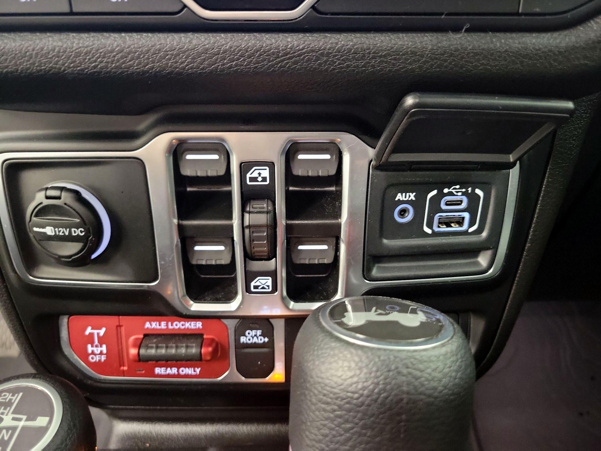 Thumbnail: 2025 Jeep Wrangler - 18