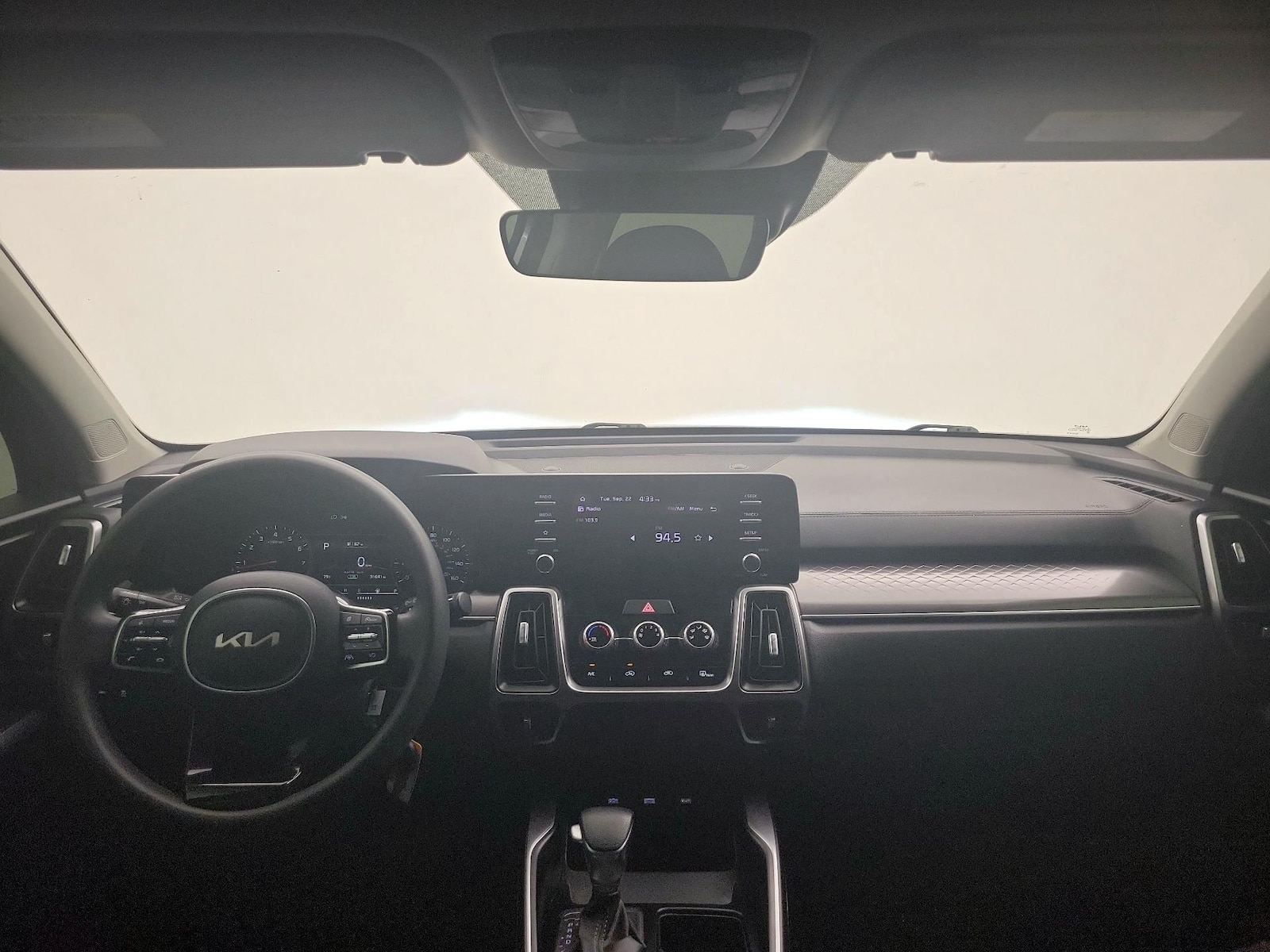 2023 Kia Sorento LX - Photo 10