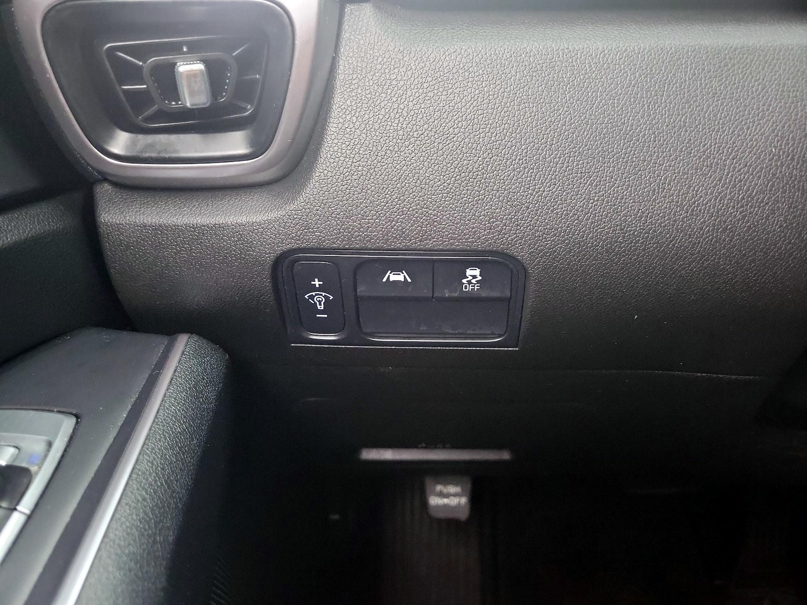 2023 Kia Sorento LX - Photo 14