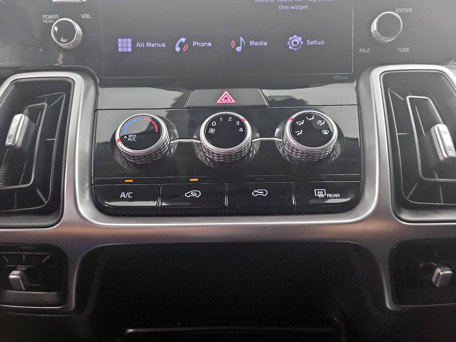2023 Kia Sorento LX - Photo 17