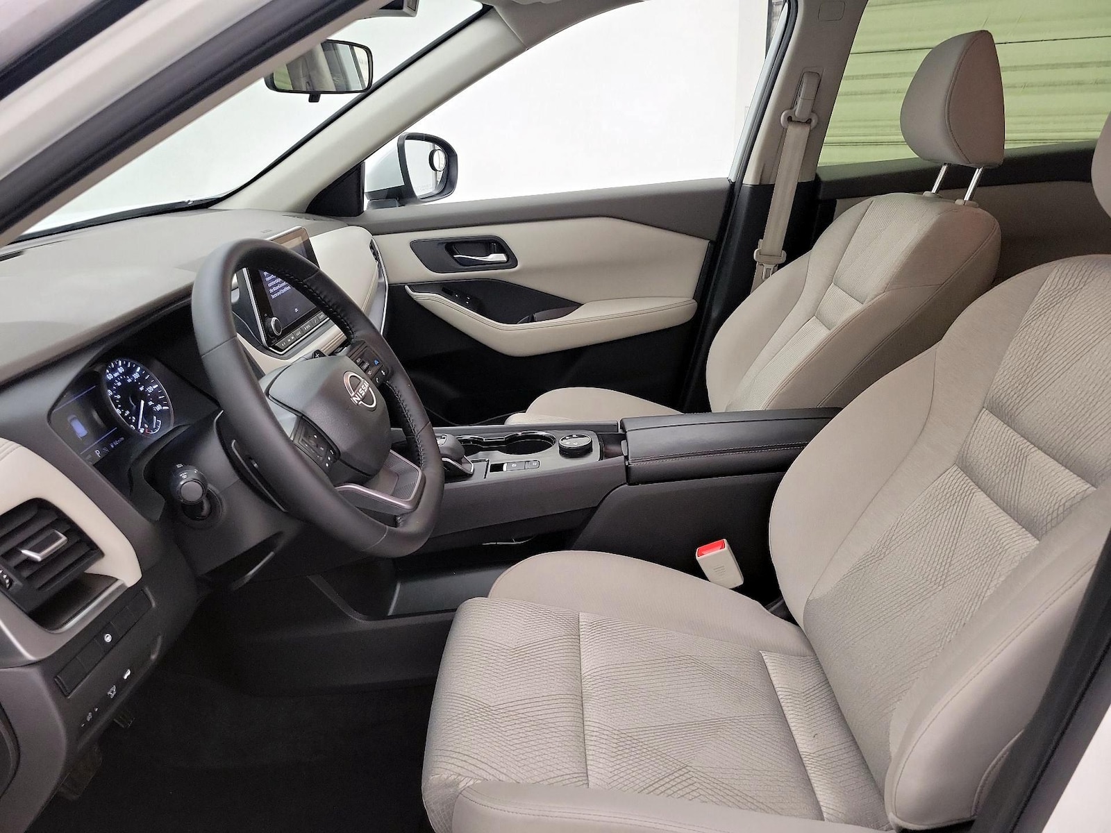2025 Nissan Rogue SV - Photo 12
