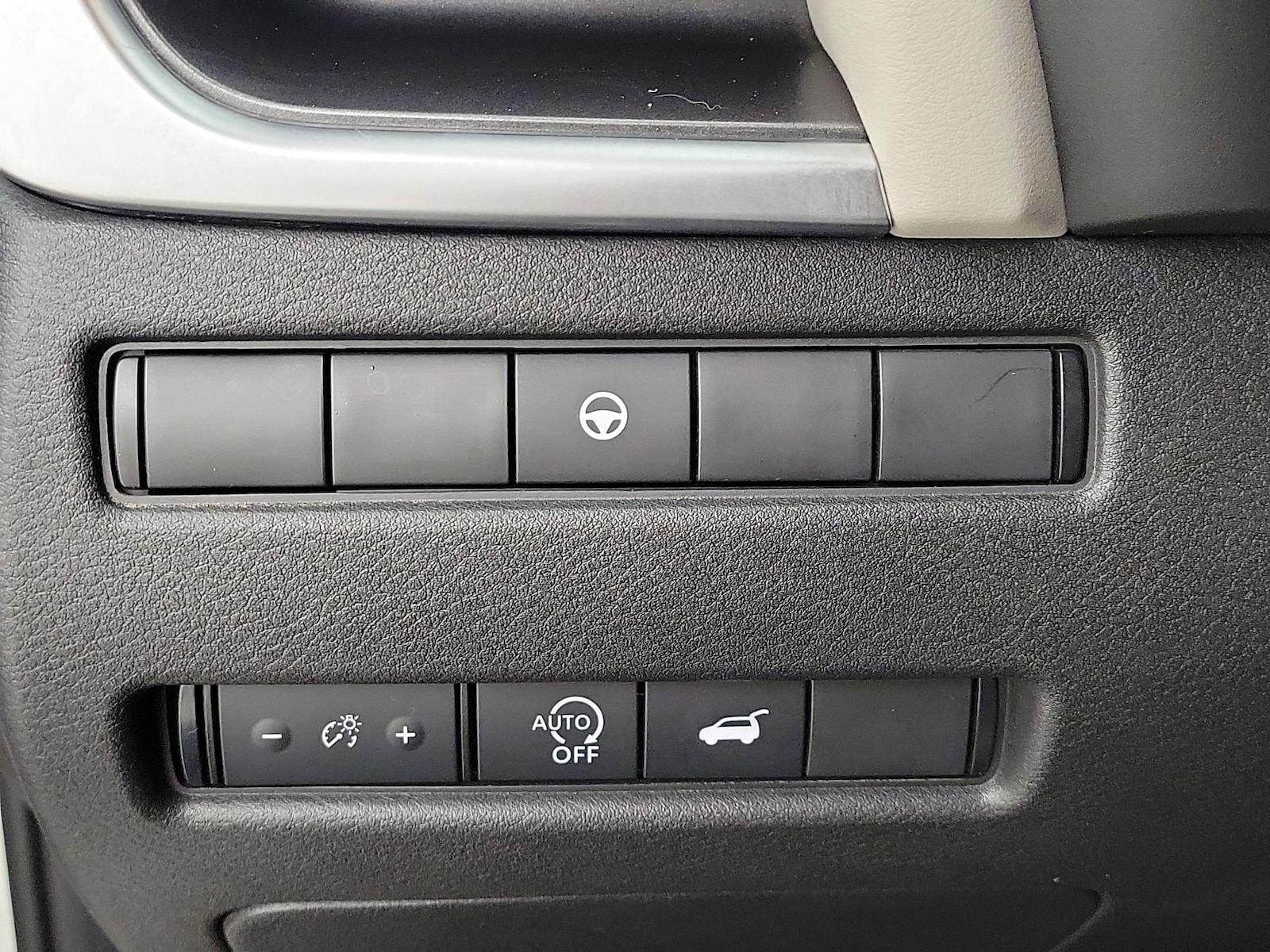 2025 Nissan Rogue SV - Photo 14