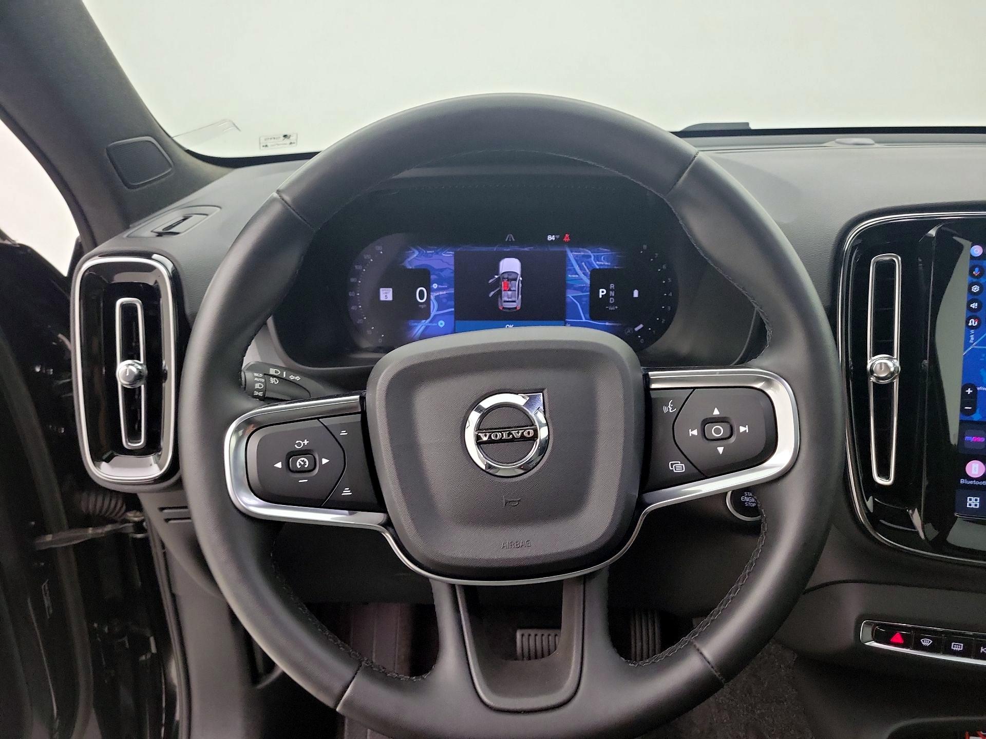 Thumbnail: 2025 Volvo XC40 - 10