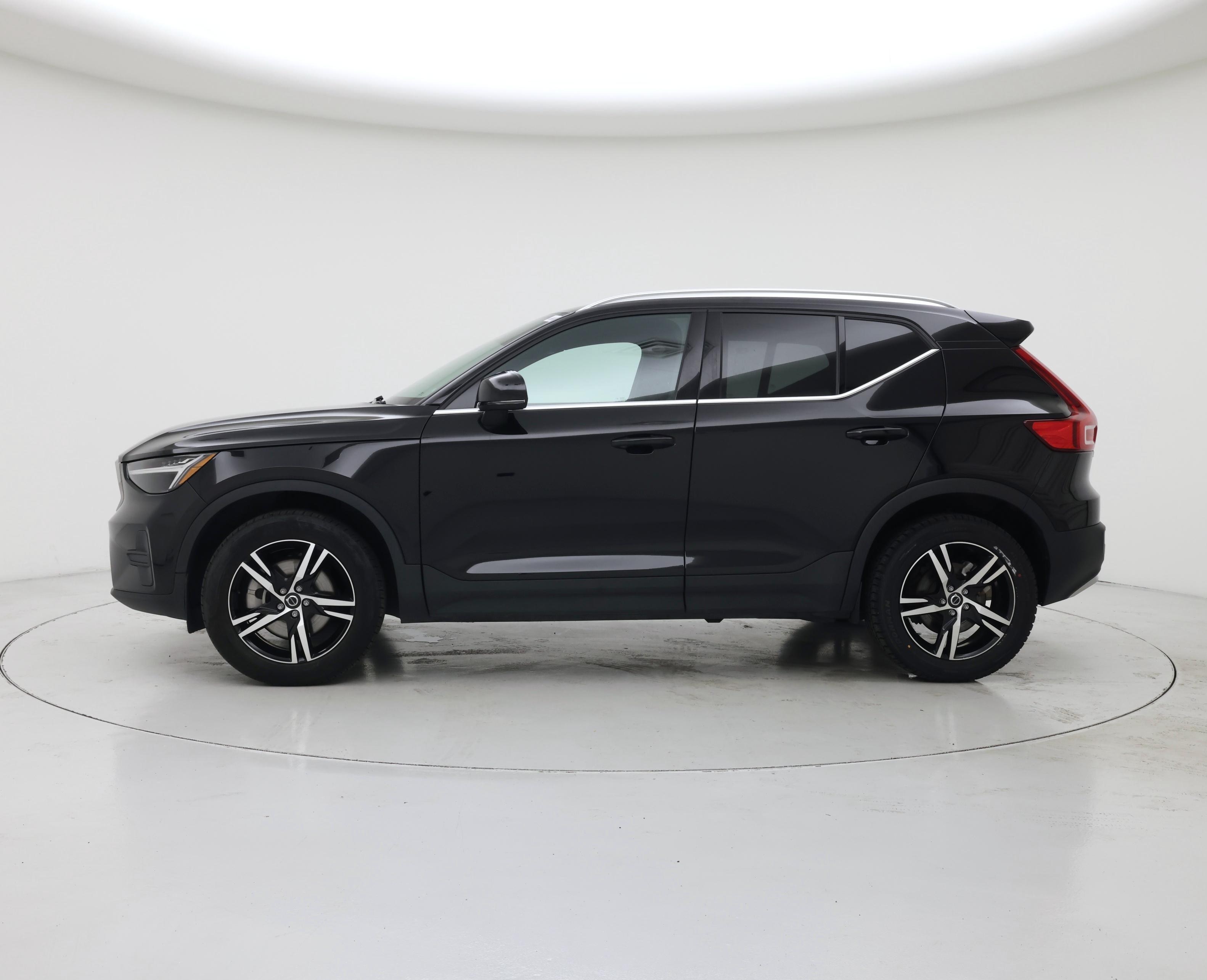 Thumbnail: 2025 Volvo XC40 - 3
