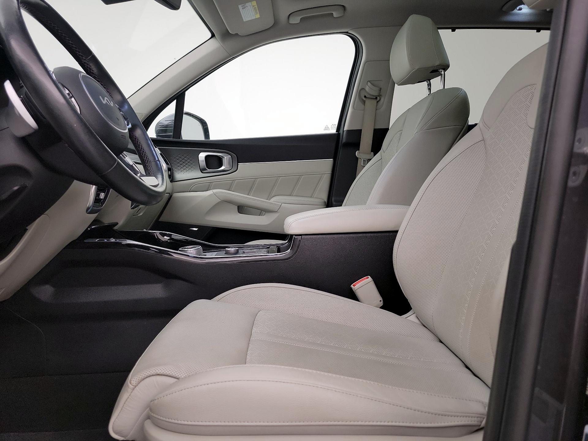 Thumbnail: 2023 Kia Sorento - 11