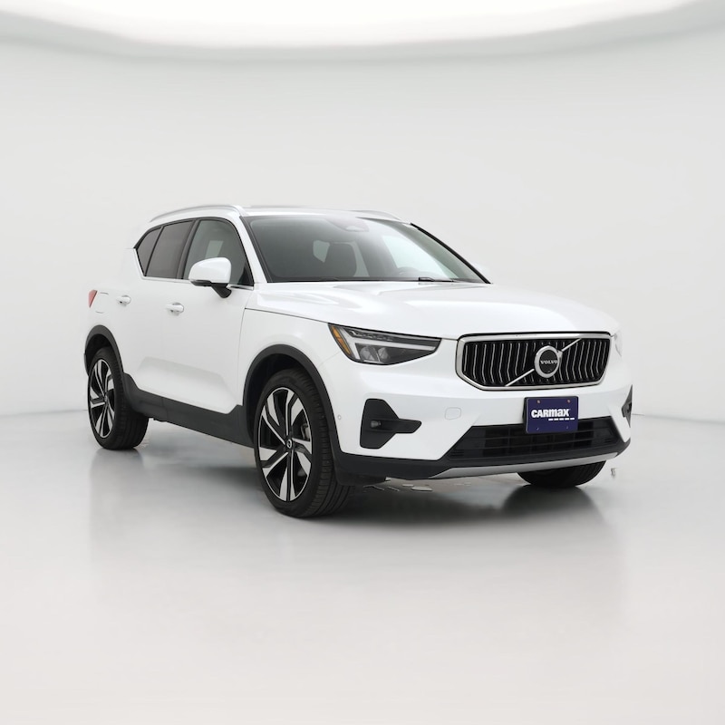 2025 Volvo XC40 B5 Plus Bright Theme