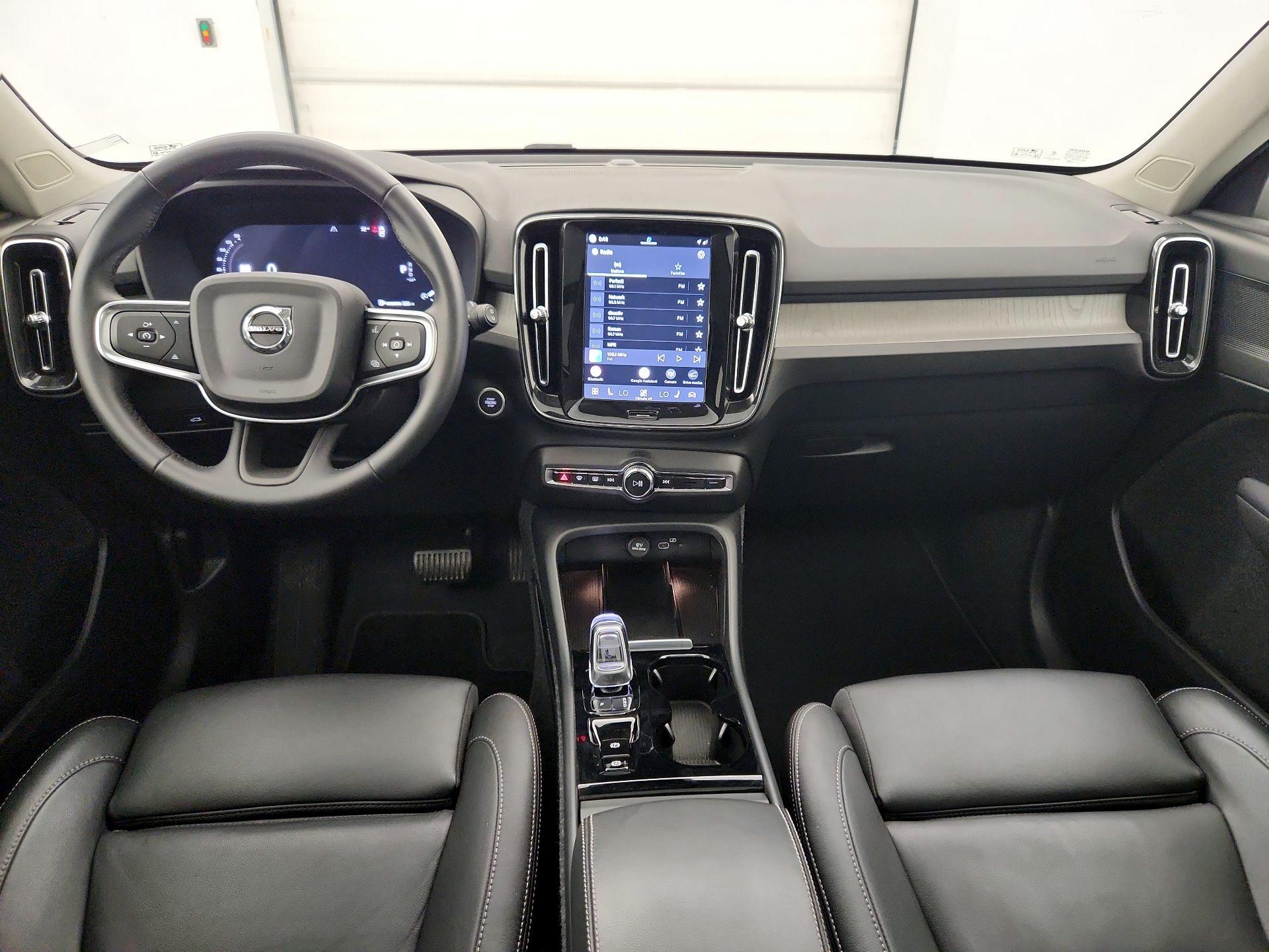 Thumbnail: 2025 Volvo XC40 - 9
