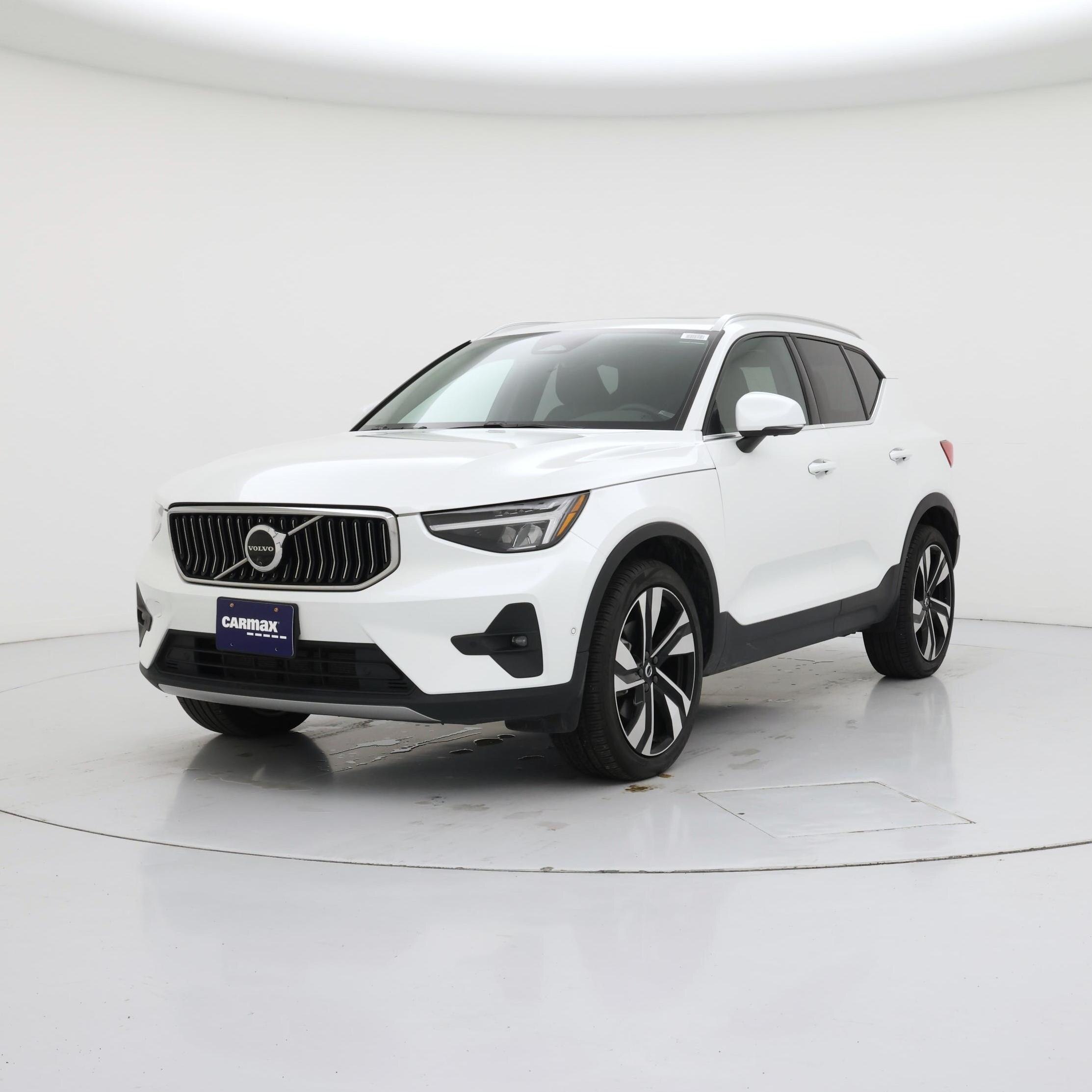 Thumbnail: 2025 Volvo XC40 - 4