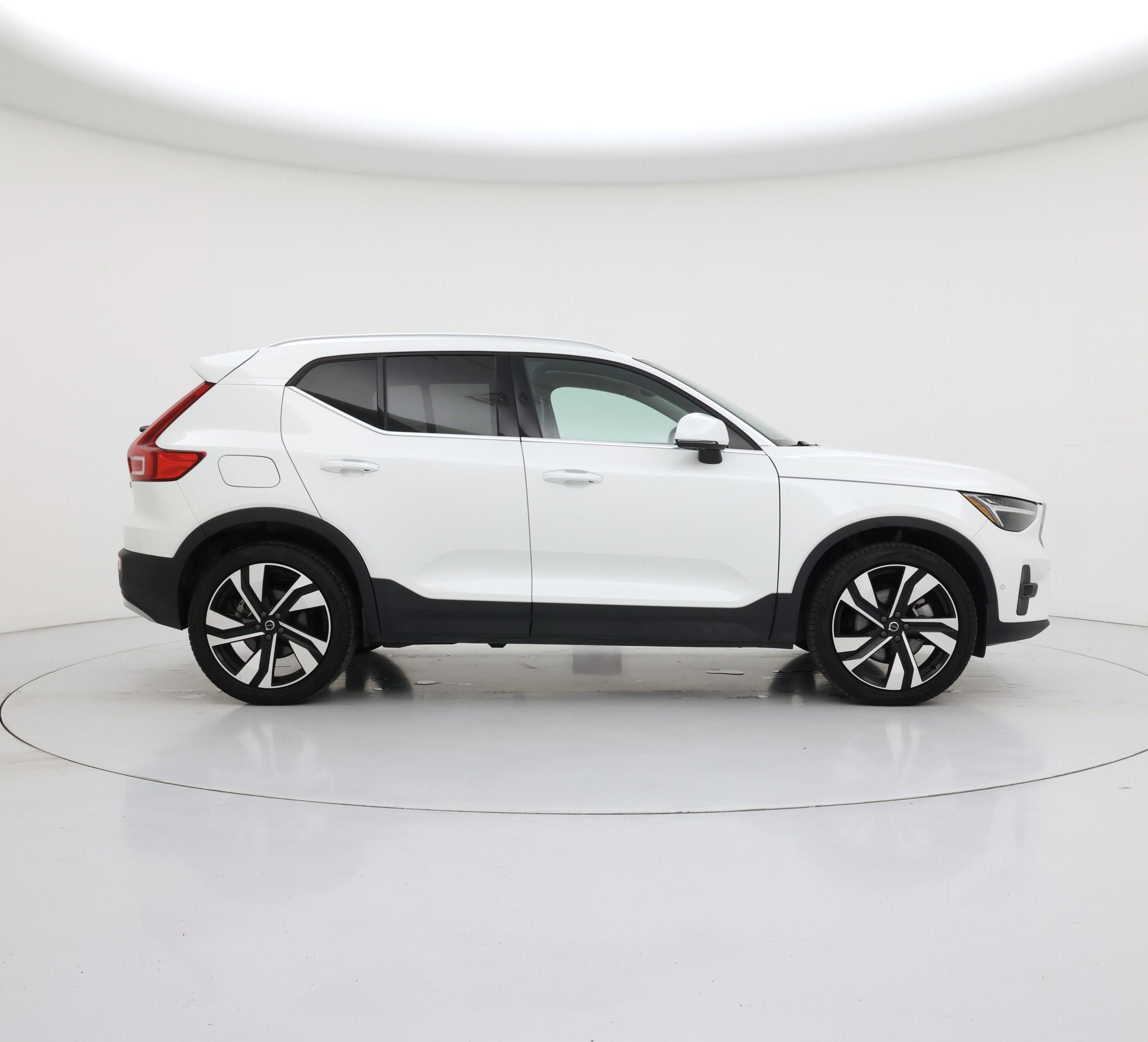 Thumbnail: 2025 Volvo XC40 - 7