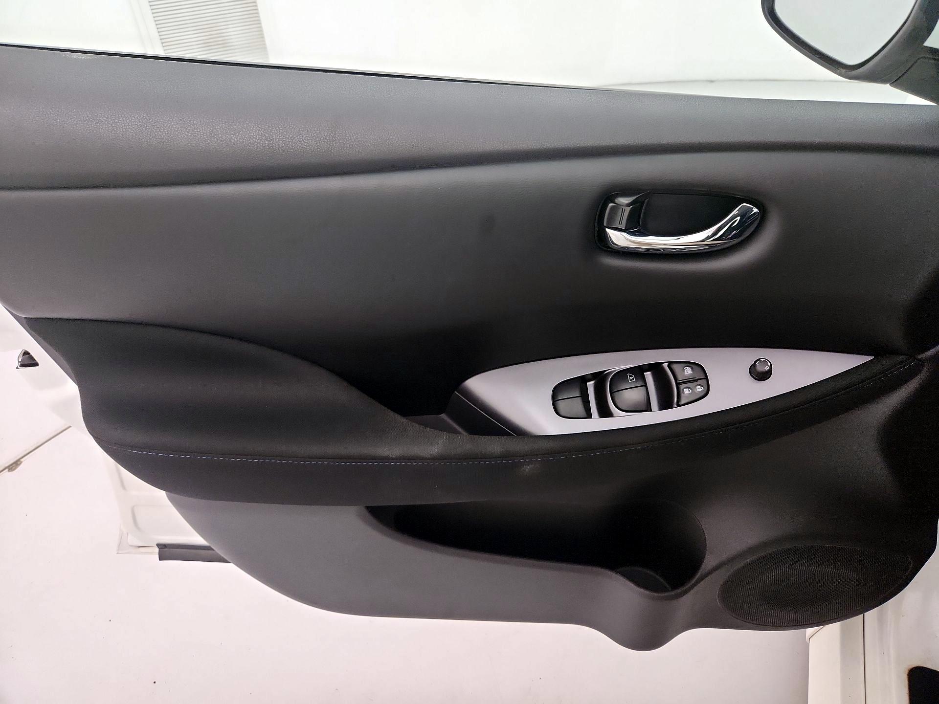 Thumbnail: 2025 Nissan Leaf - 12