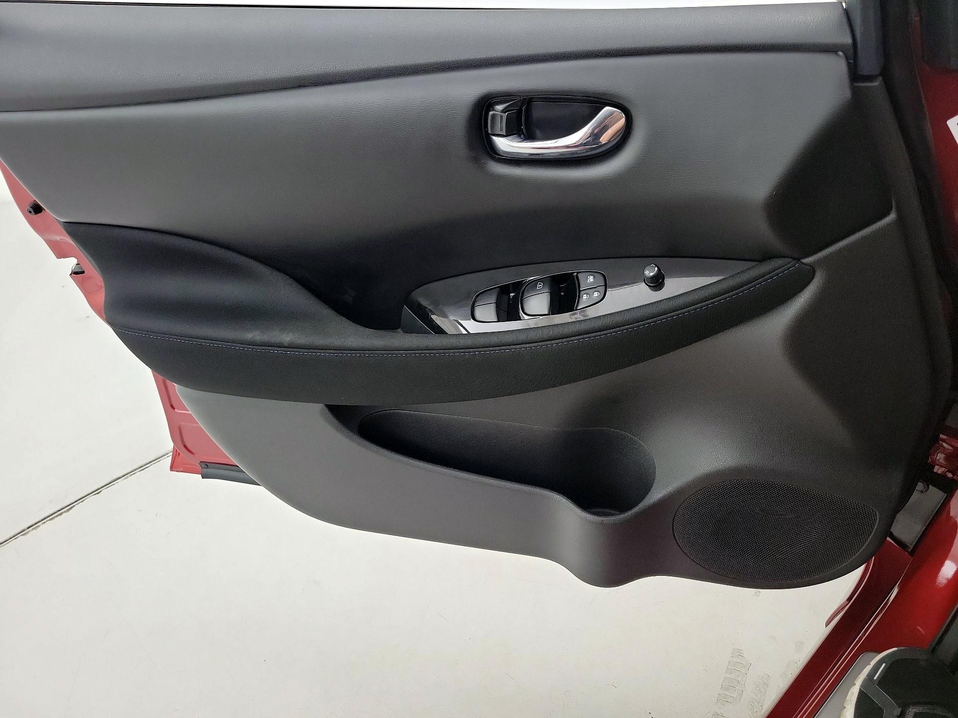 Thumbnail: 2025 Nissan Leaf - 12