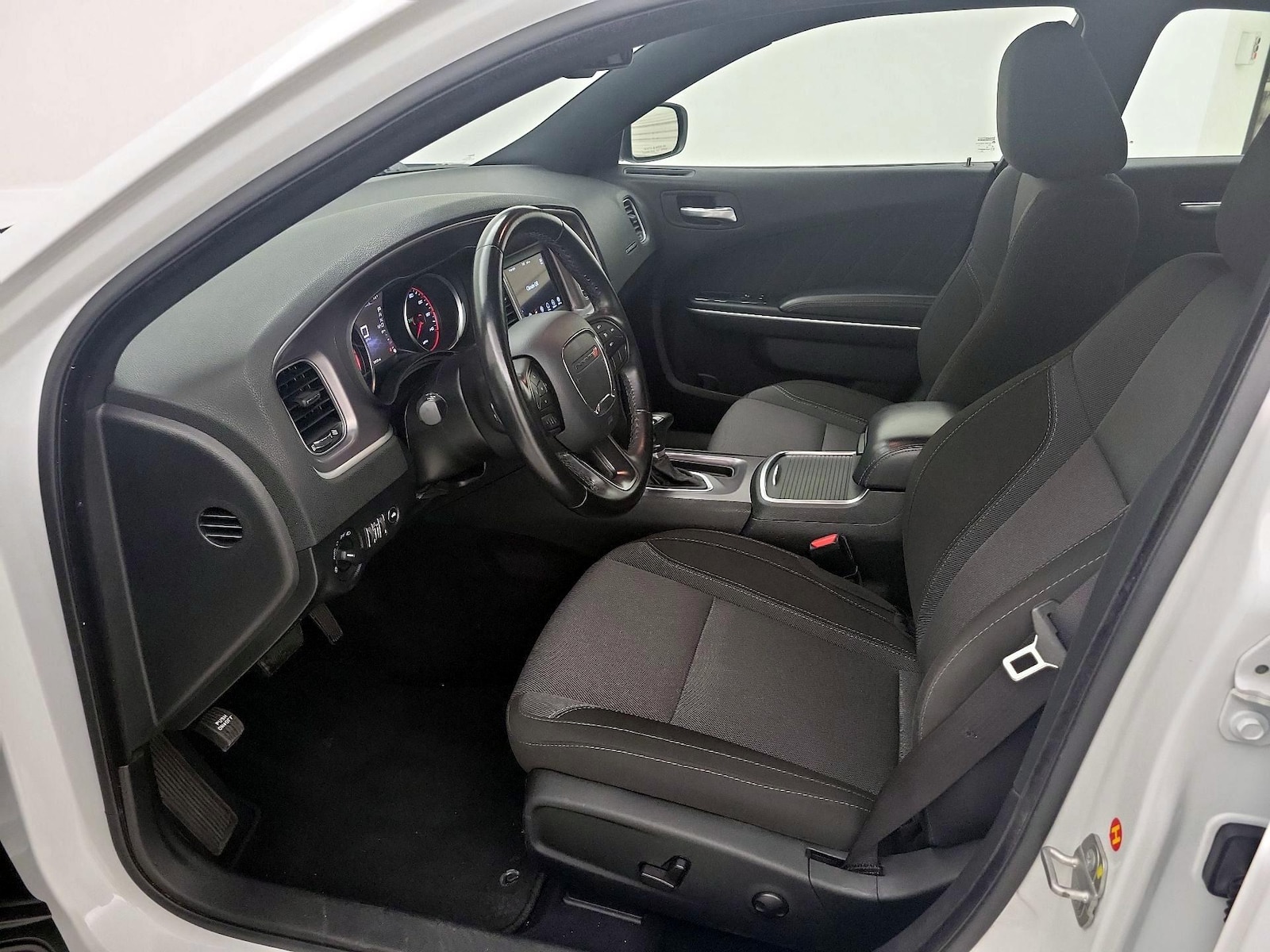 2022 Dodge Charger SXT - Photo 12