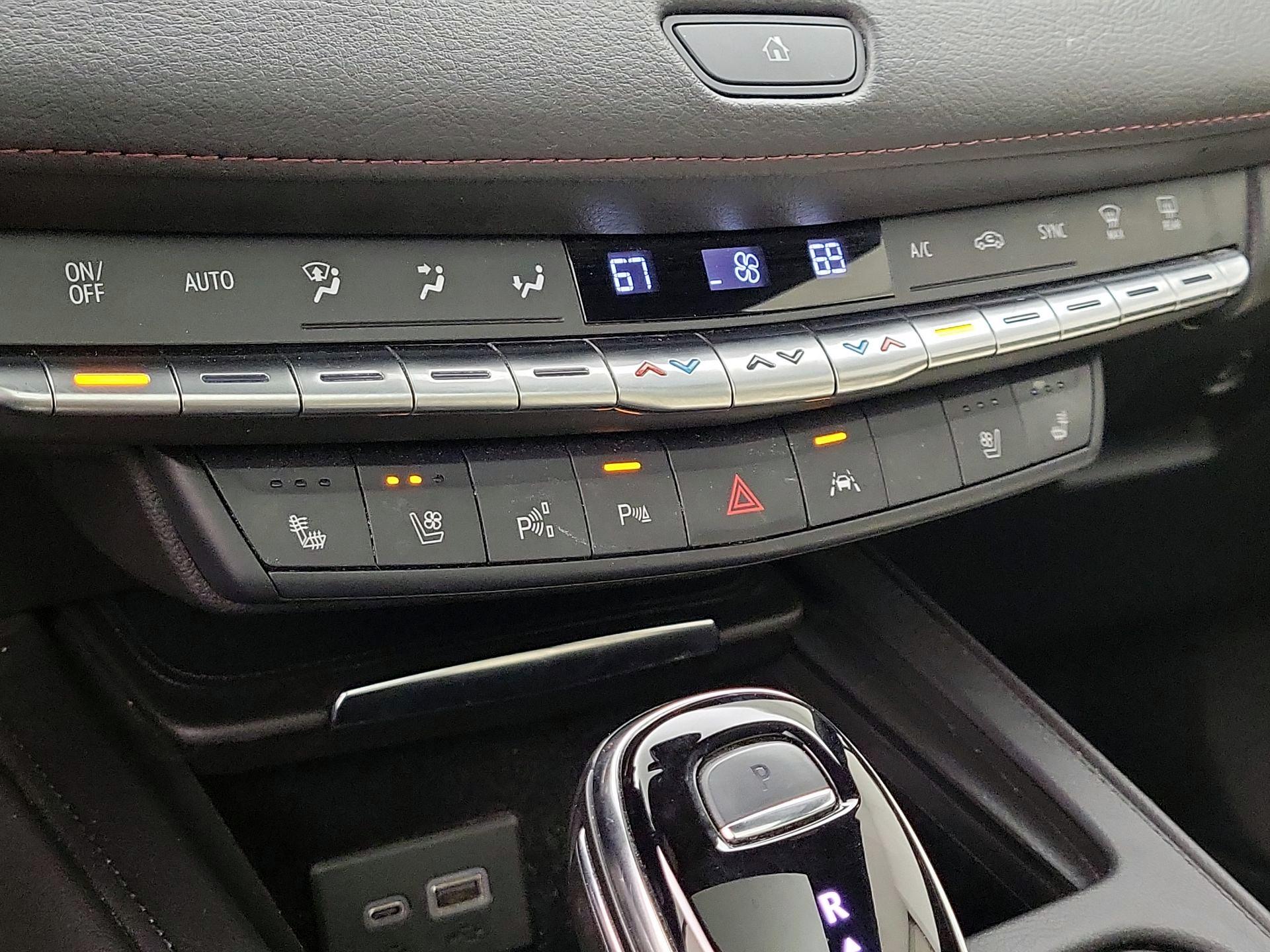Thumbnail: 2023 Cadillac XT4 - 16