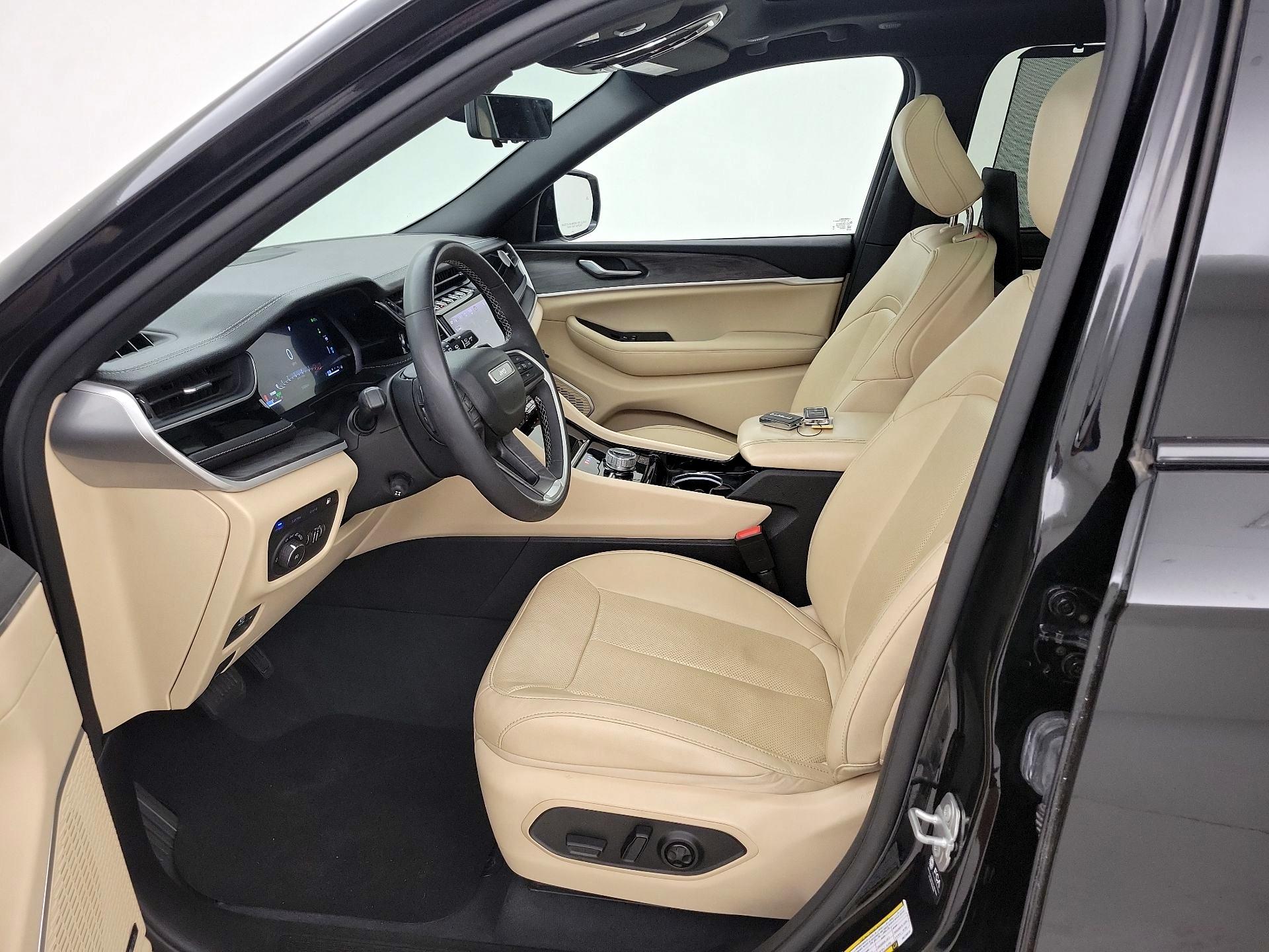 Thumbnail: 2023 Jeep Grand Cherokee - 11