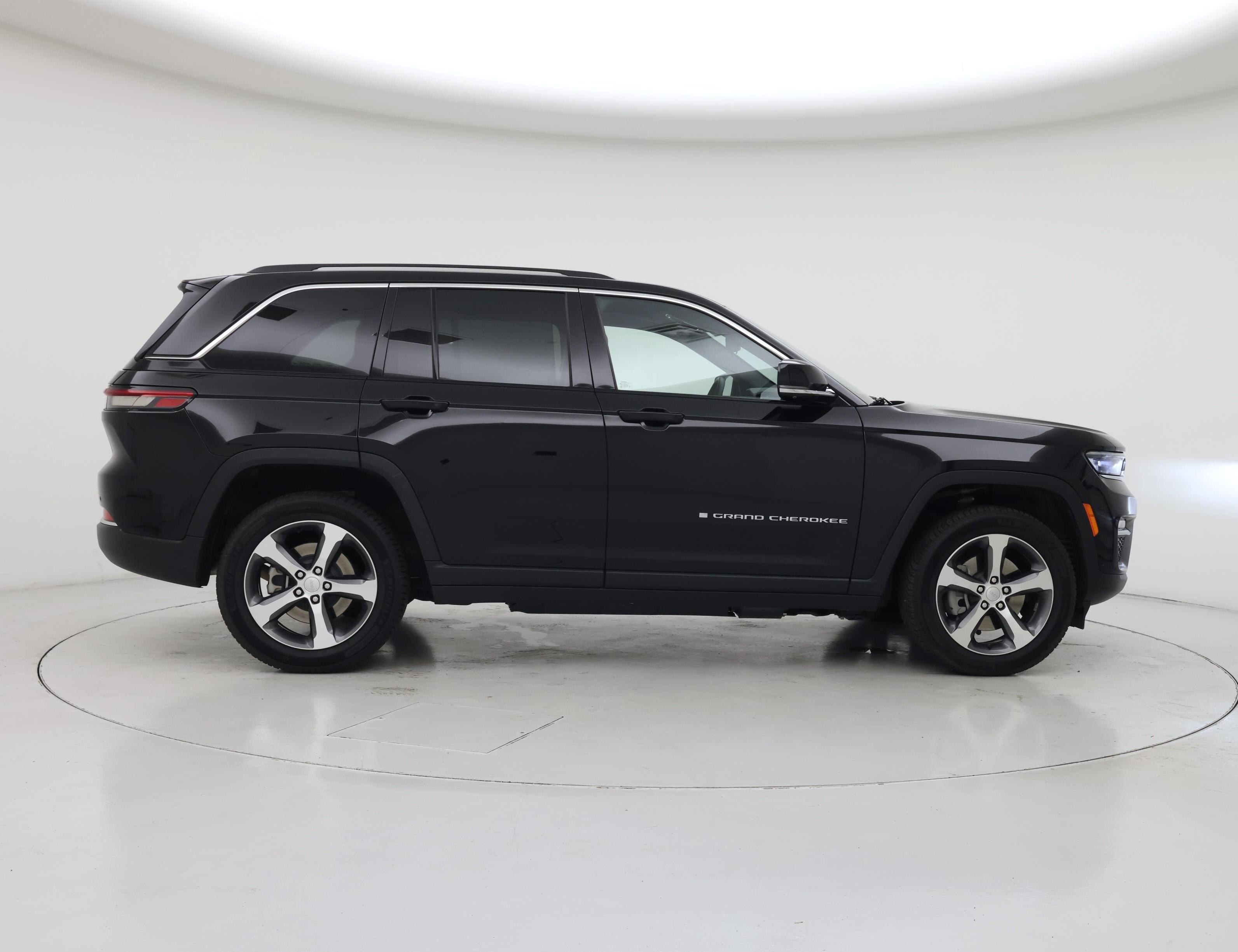 Thumbnail: 2023 Jeep Grand Cherokee - 7